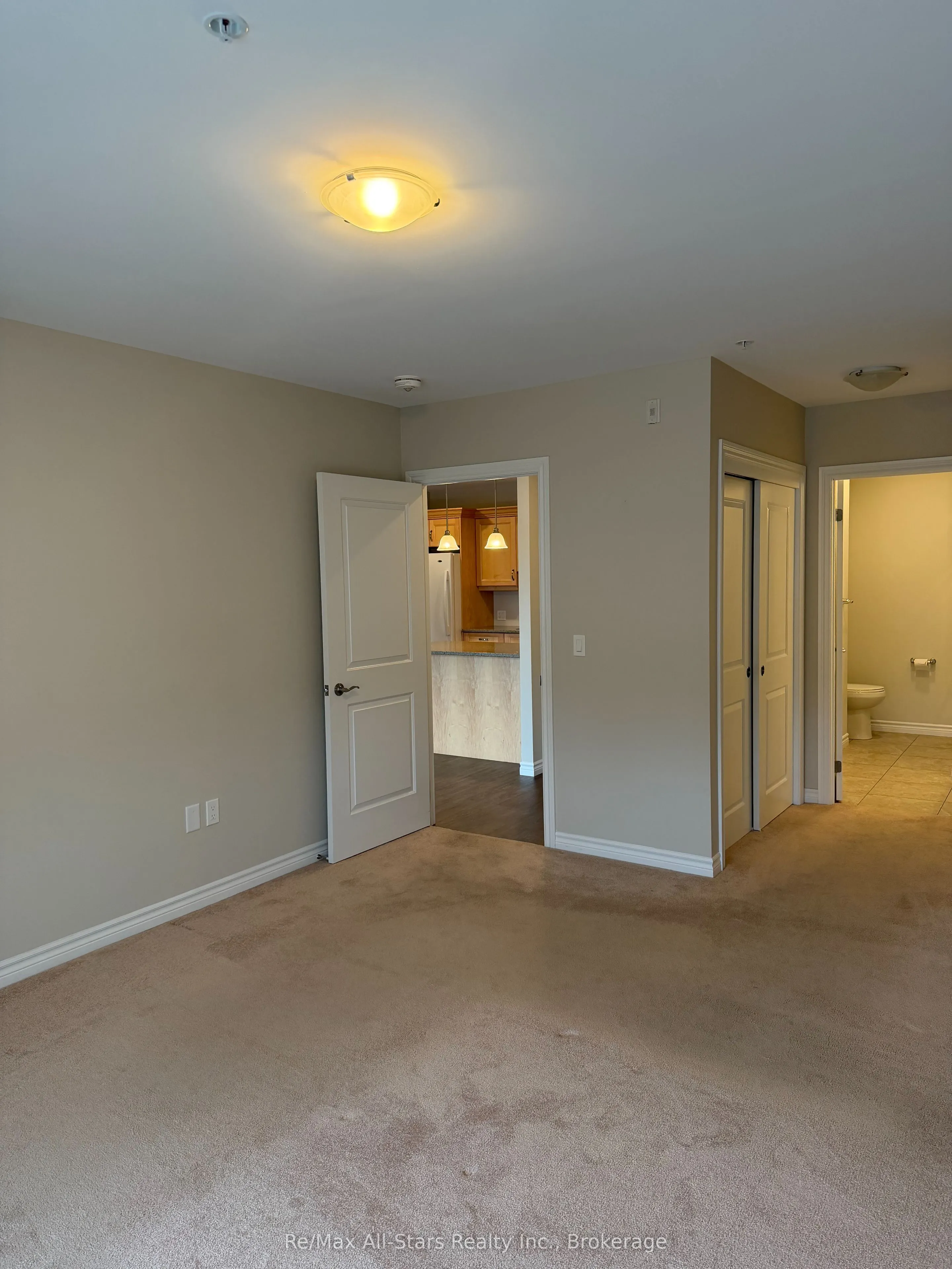 58 Glenelg Street #404