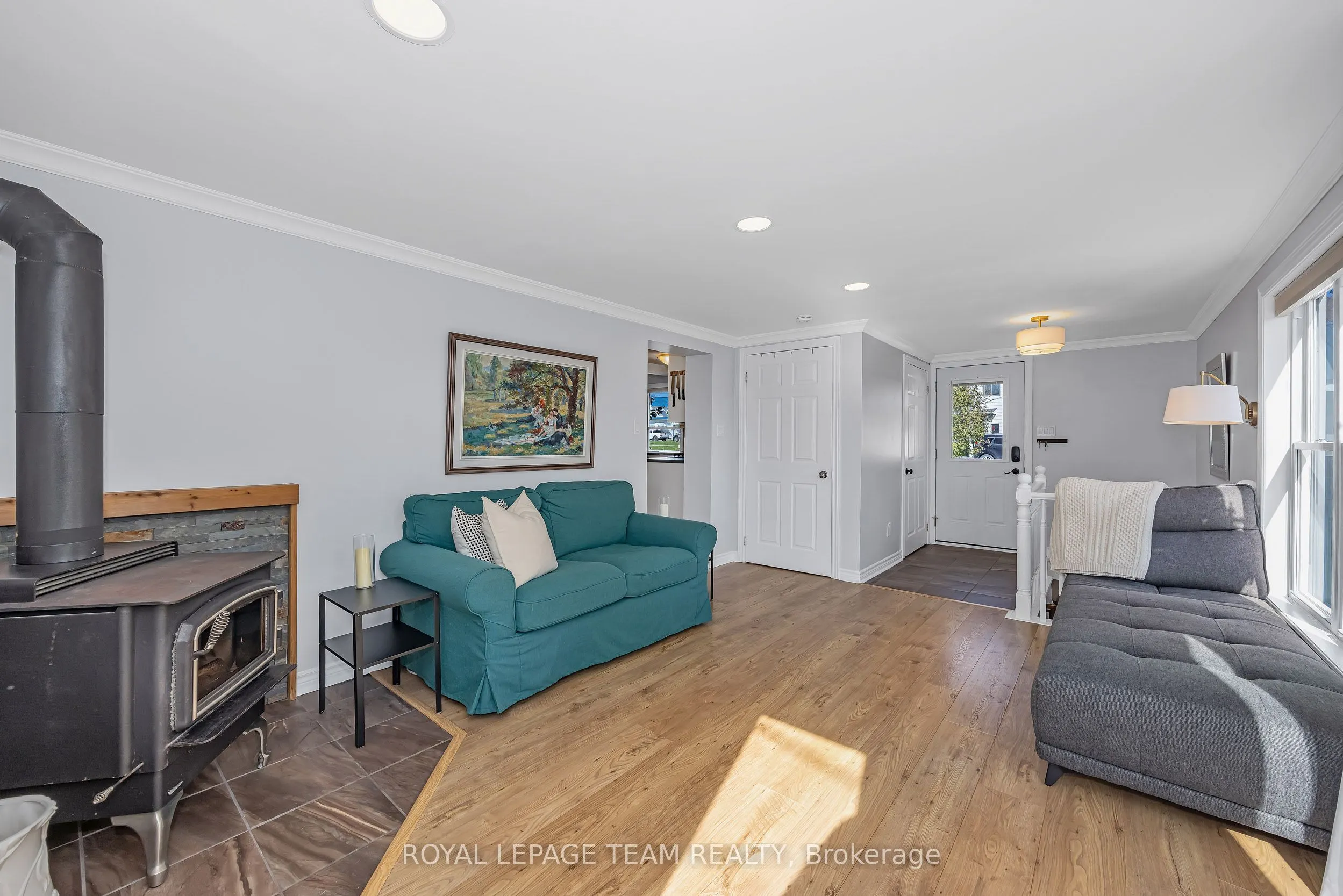 410 Clothier Street W