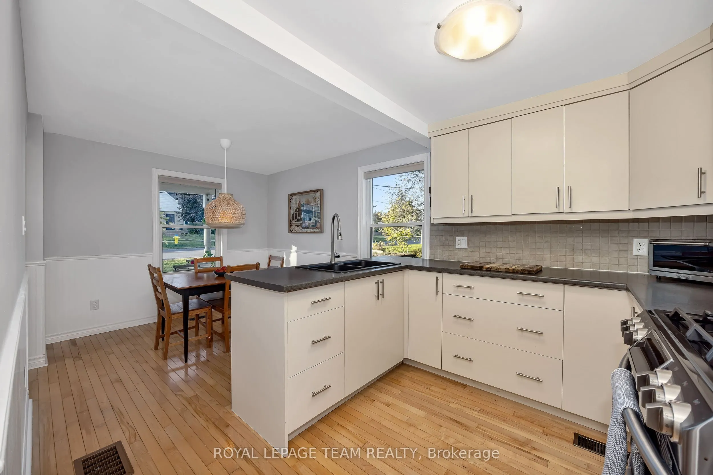 410 Clothier Street W