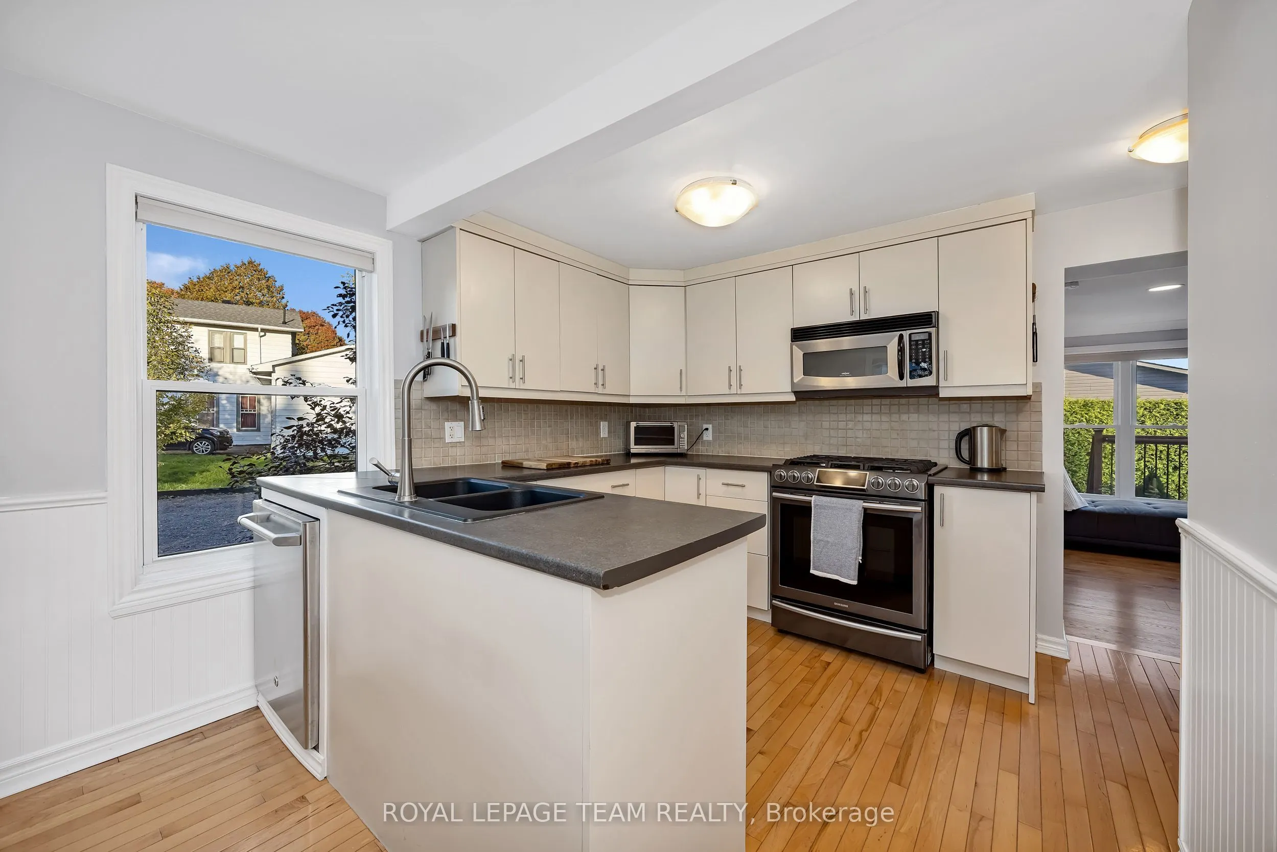 410 Clothier Street W