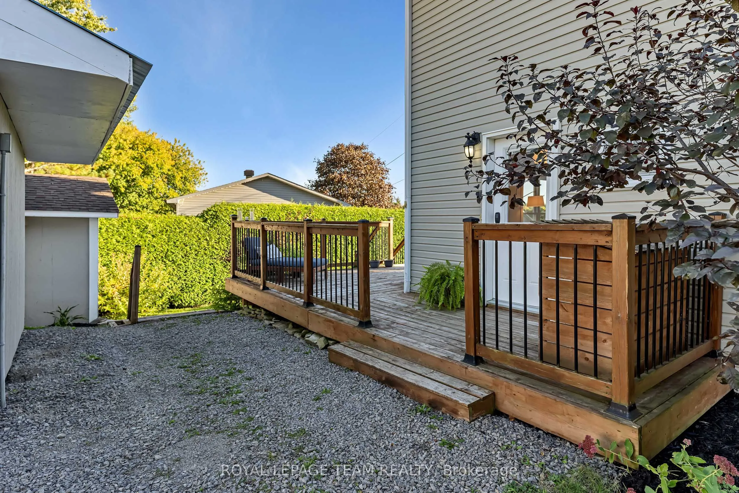 410 Clothier Street W
