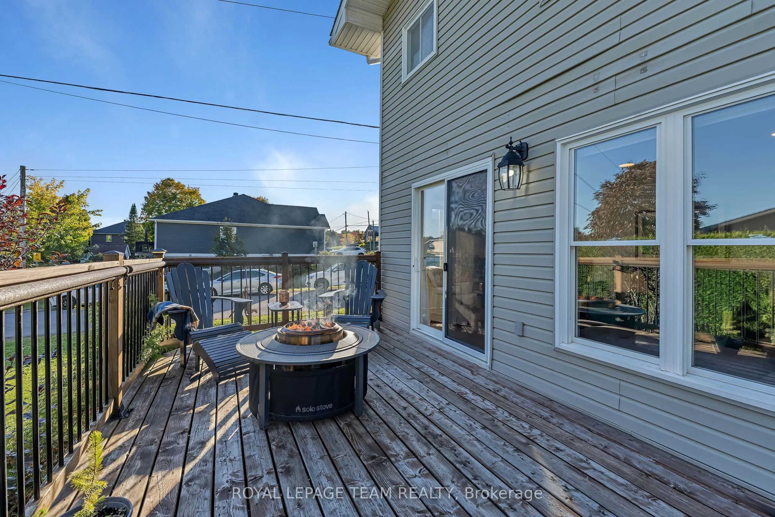 410 Clothier Street W