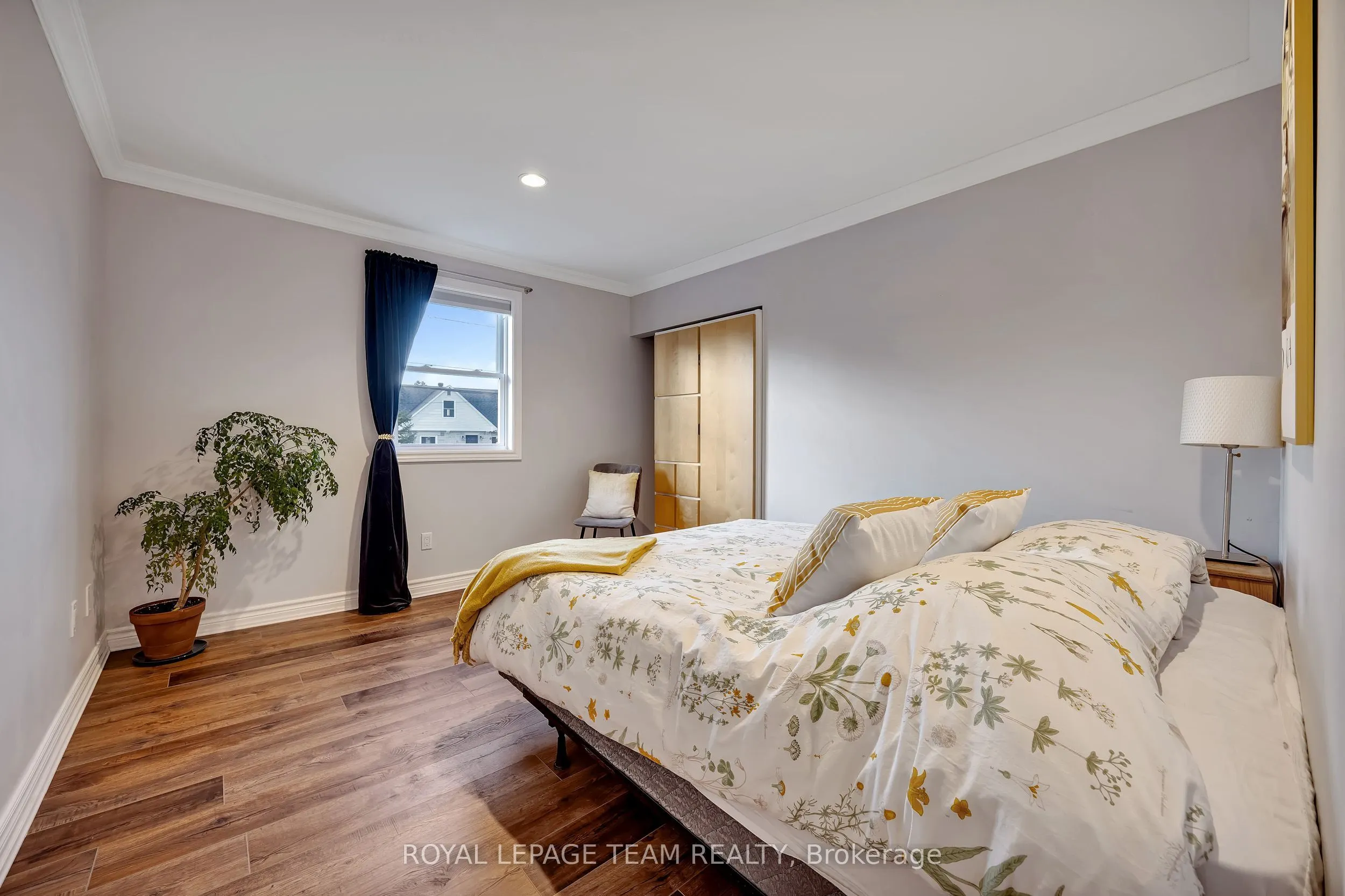 410 Clothier Street W