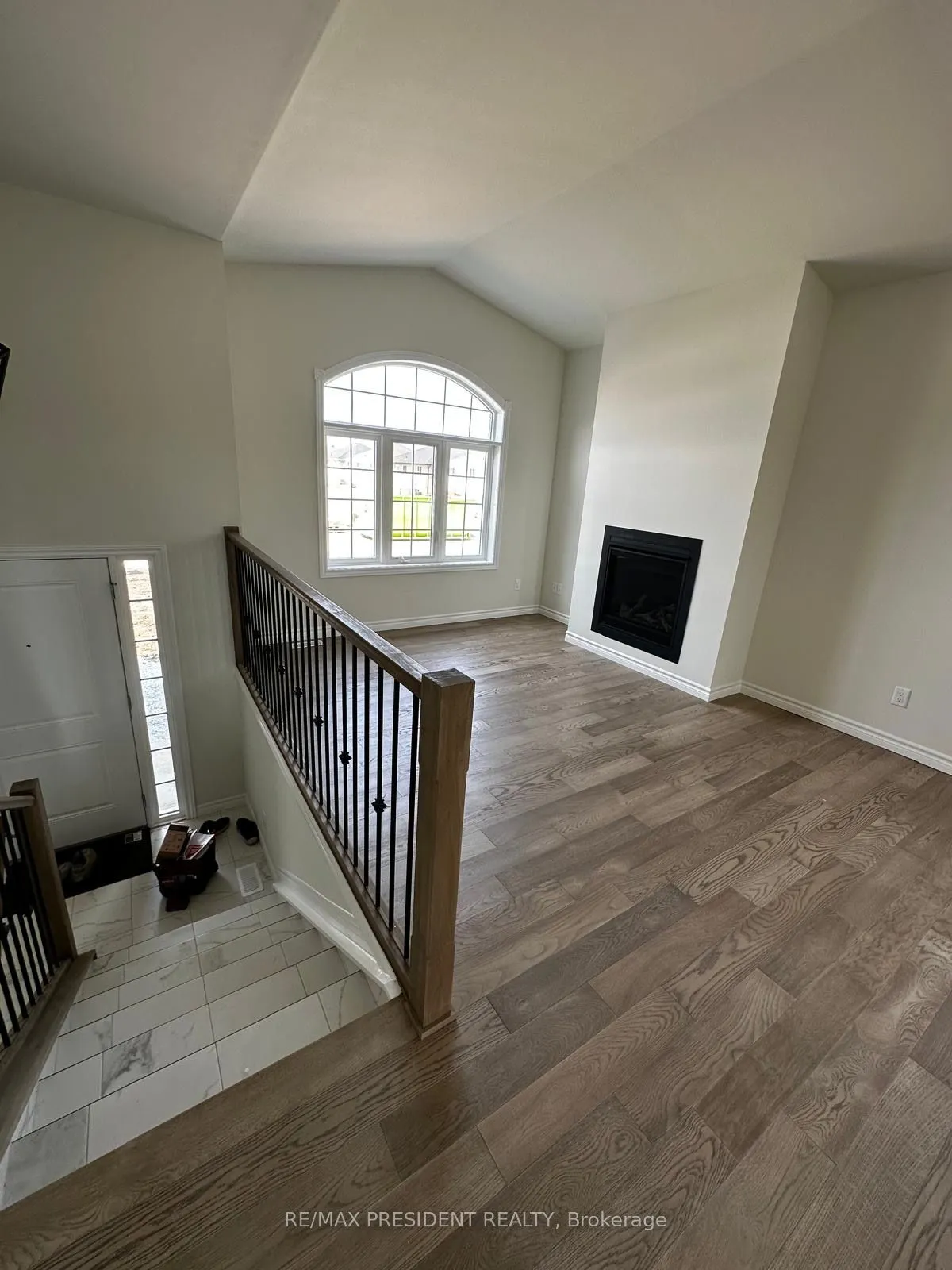 1075 Aspen Ridge Crescent