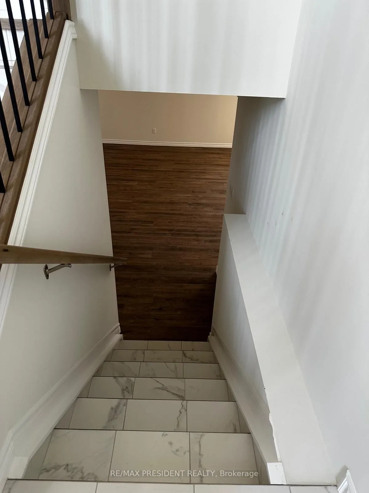 1075 Aspen Ridge Crescent