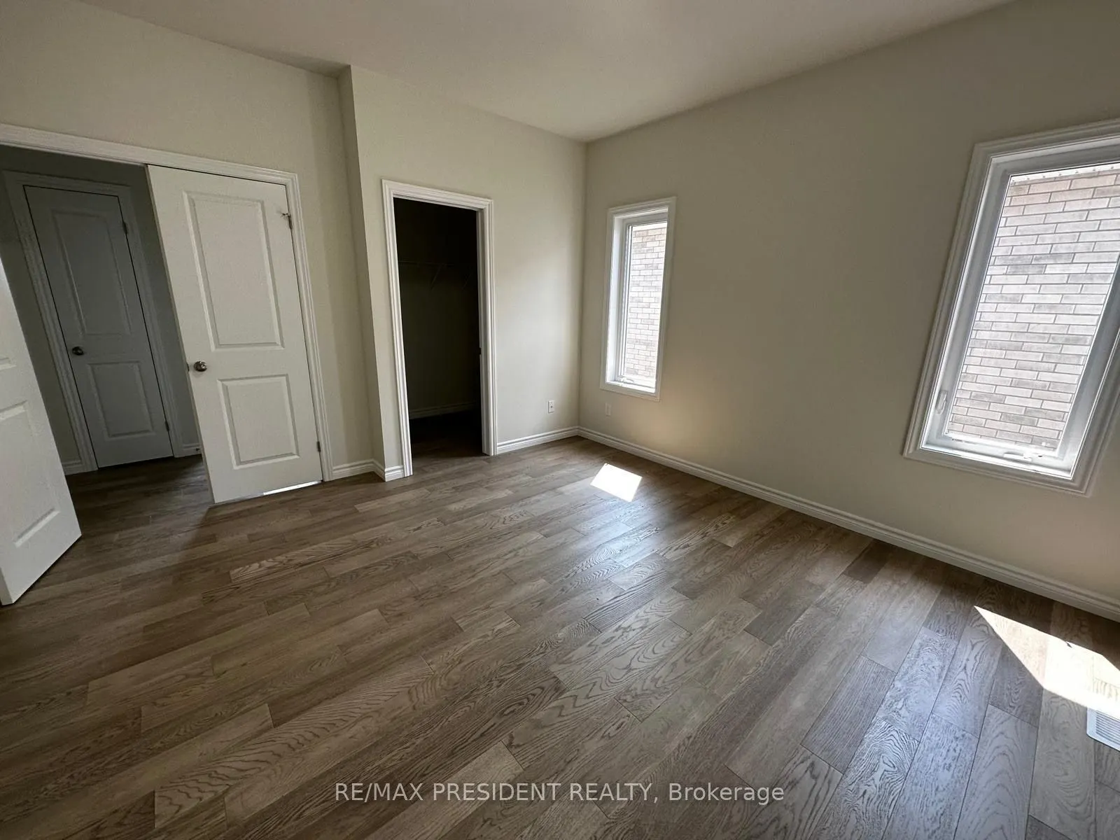1075 Aspen Ridge Crescent