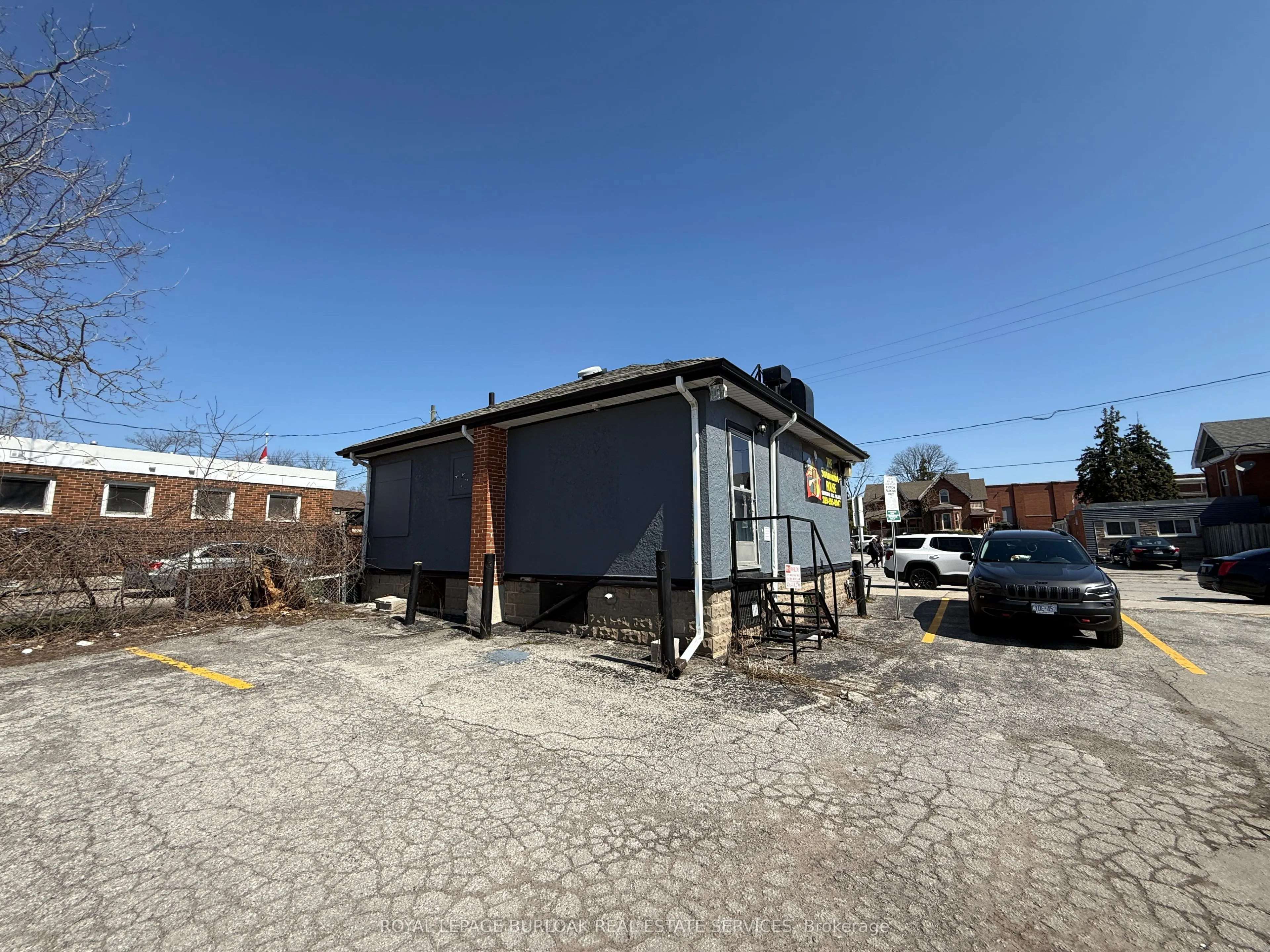 9 Main Street N