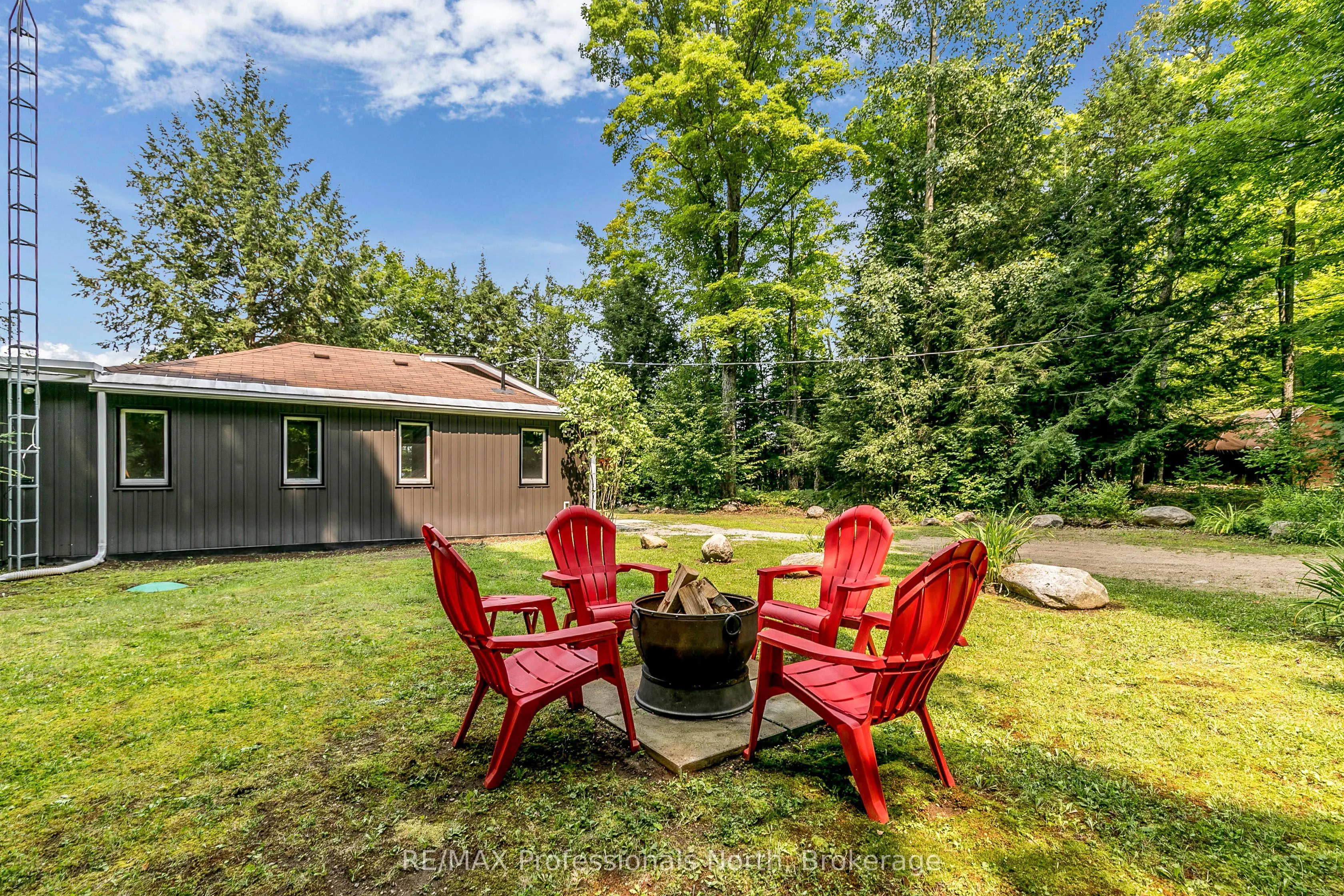 1813 Kashagawigamog Lake Road