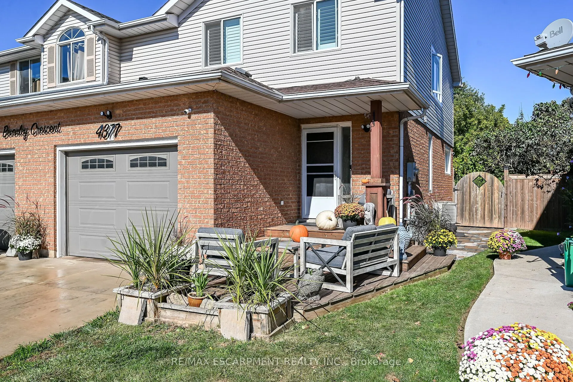 4377 Beverley Crescent