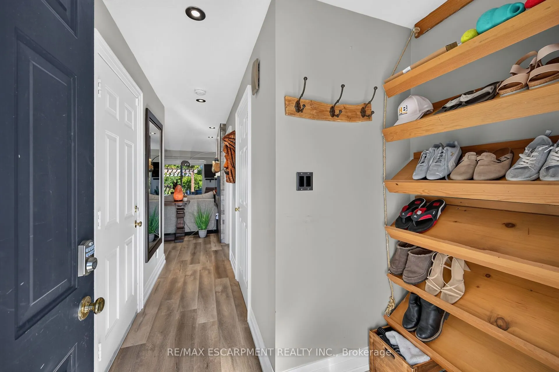 4377 Beverley Crescent