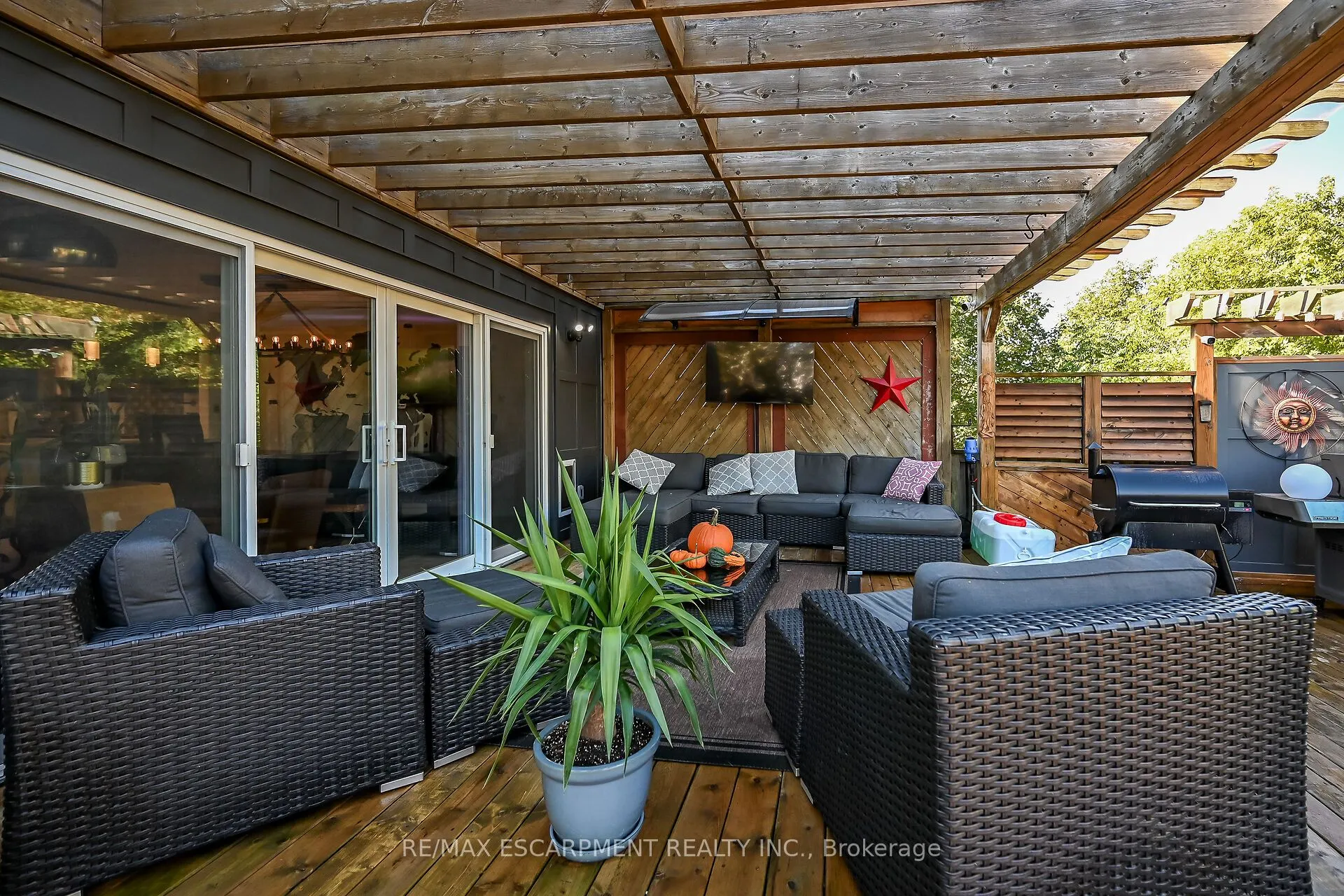 4377 Beverley Crescent