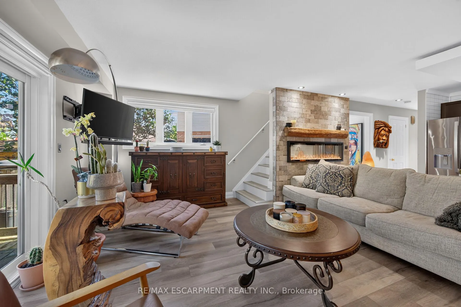 4377 Beverley Crescent