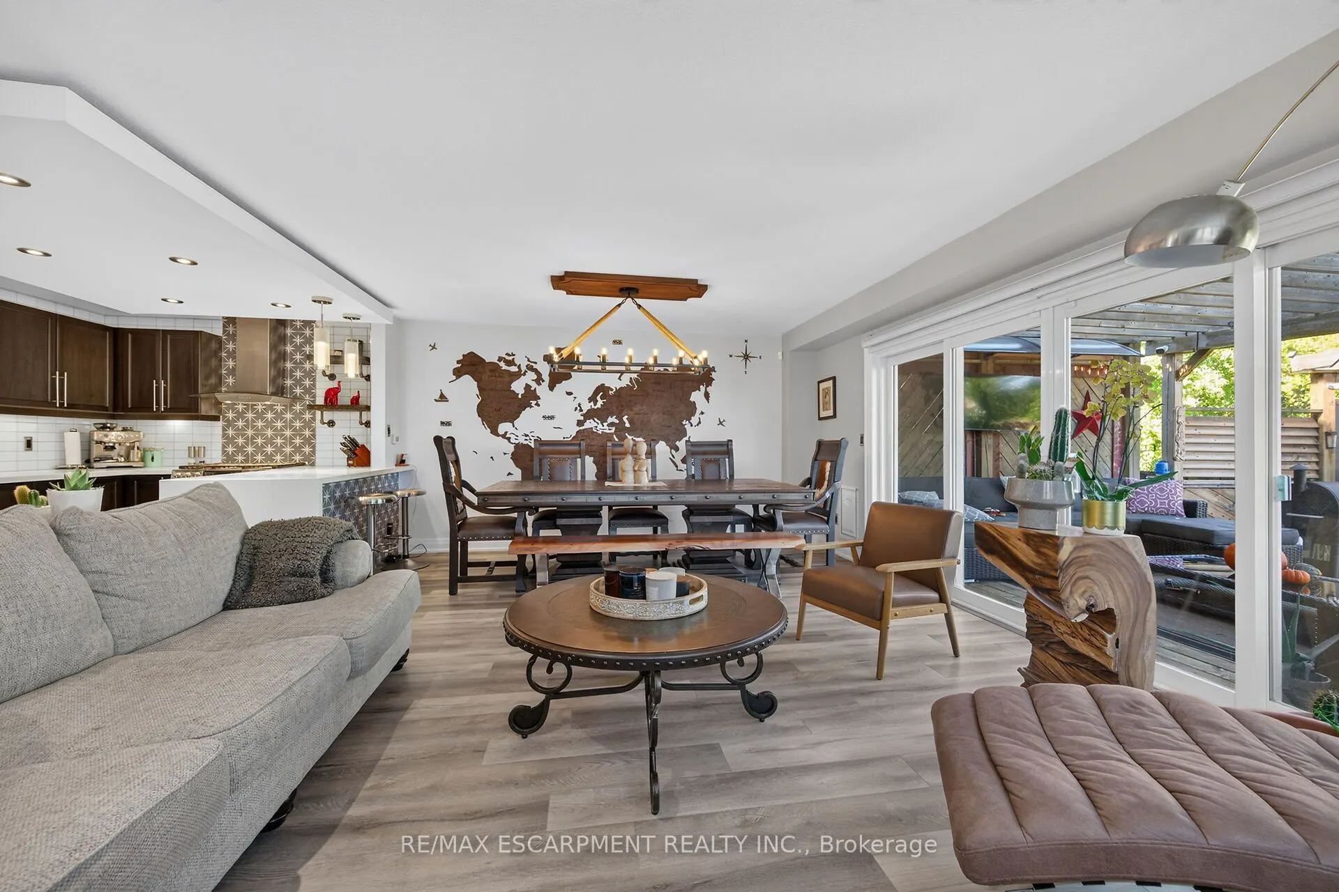 4377 Beverley Crescent