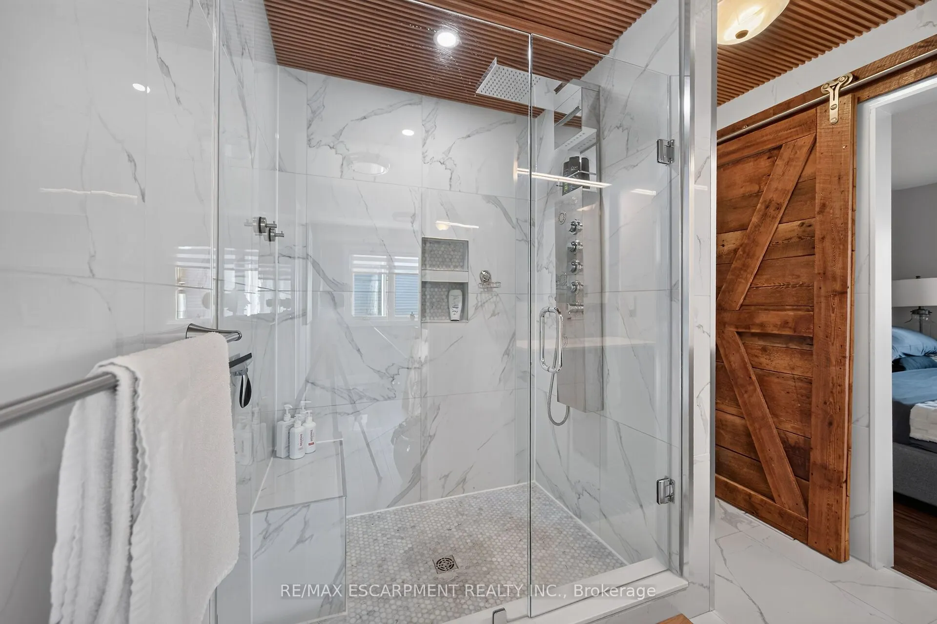 4377 Beverley Crescent