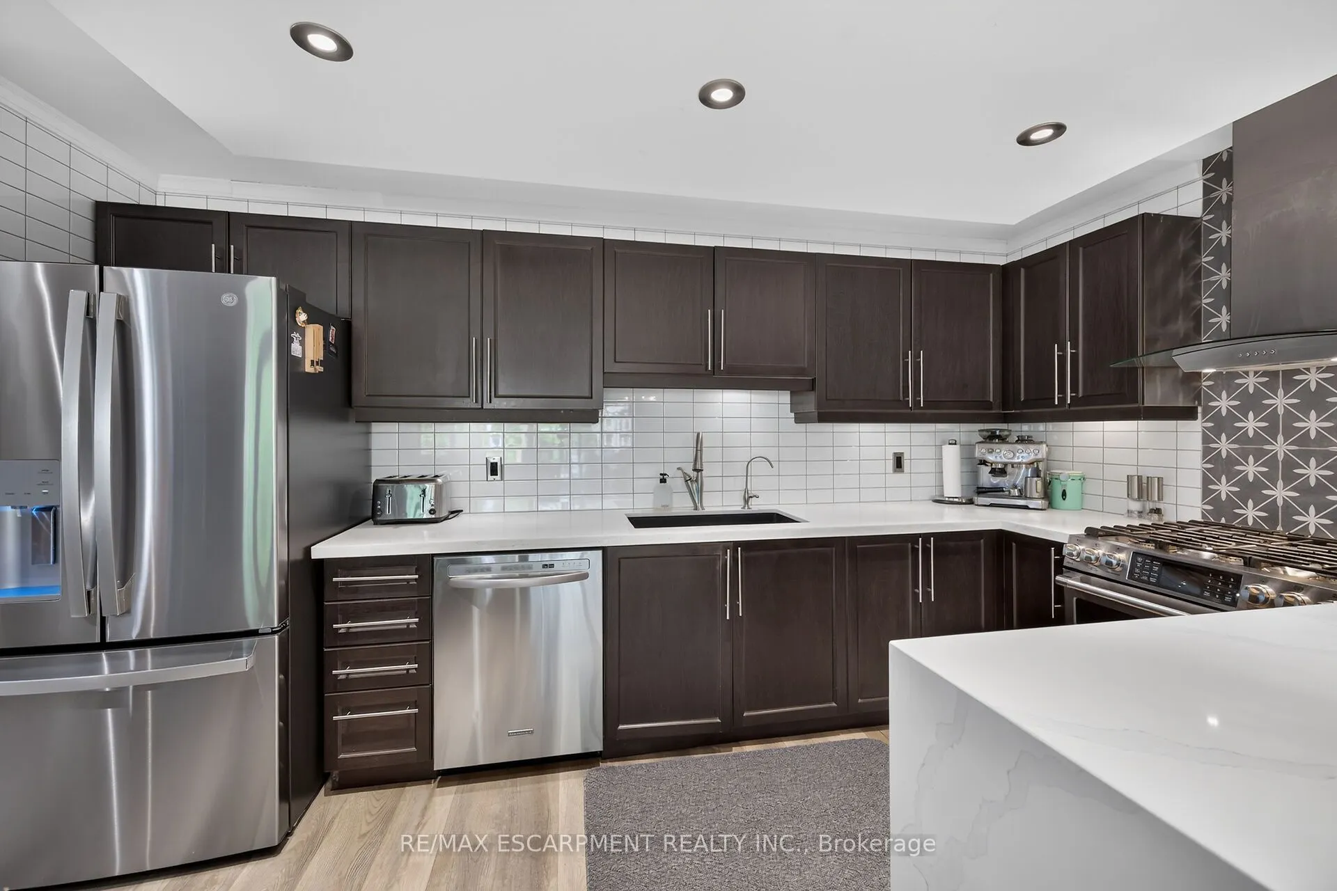 4377 Beverley Crescent