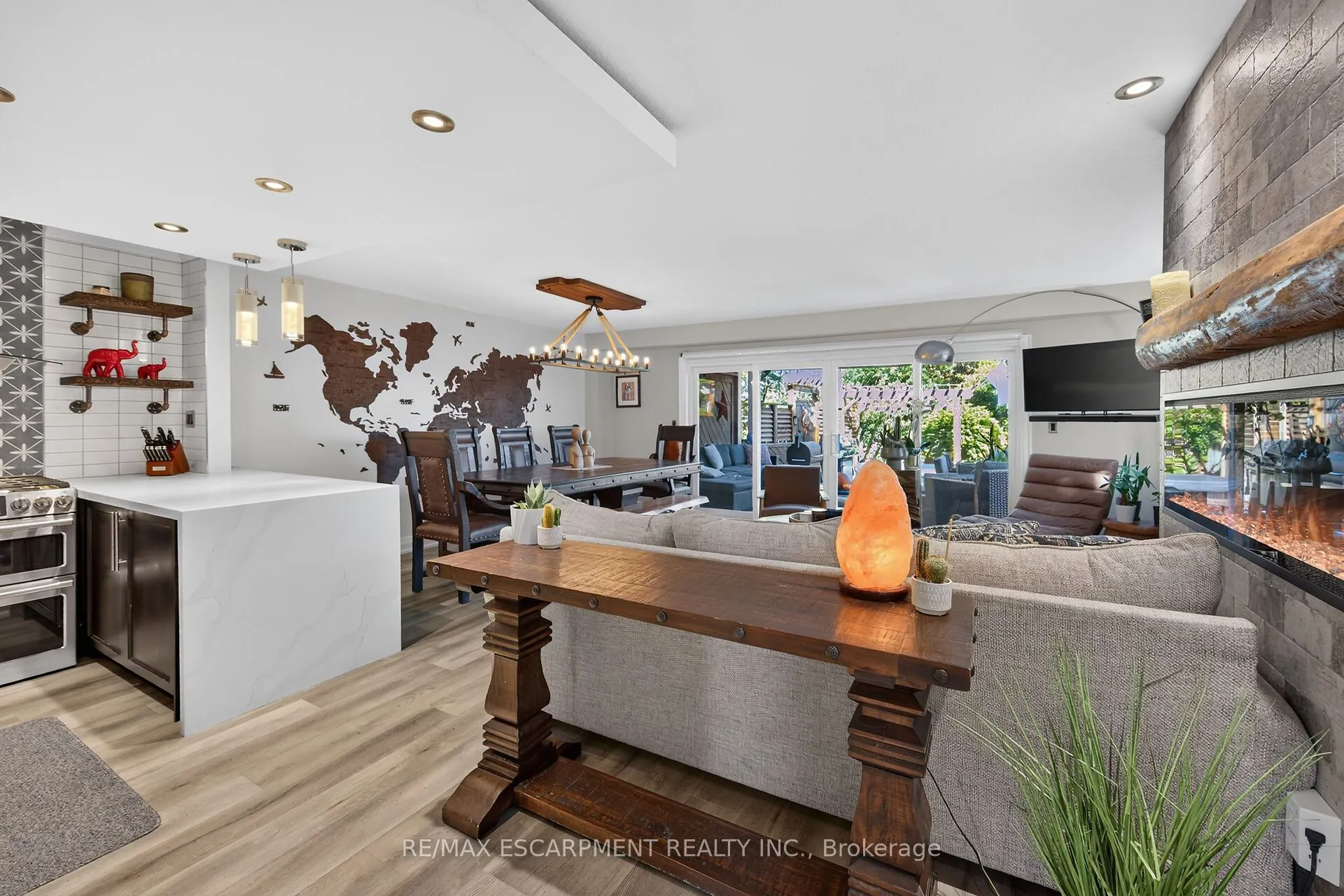 4377 Beverley Crescent