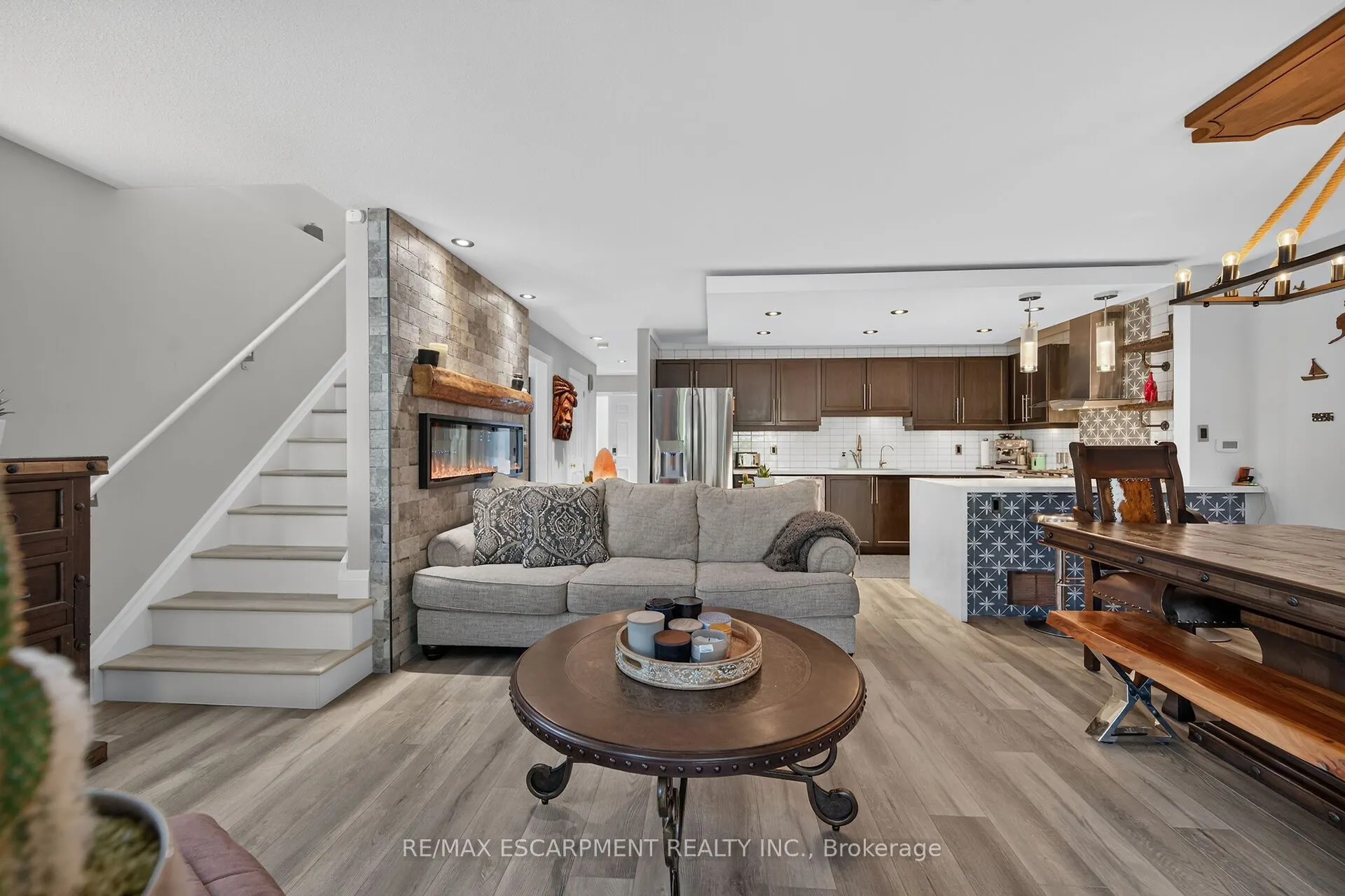 4377 Beverley Crescent