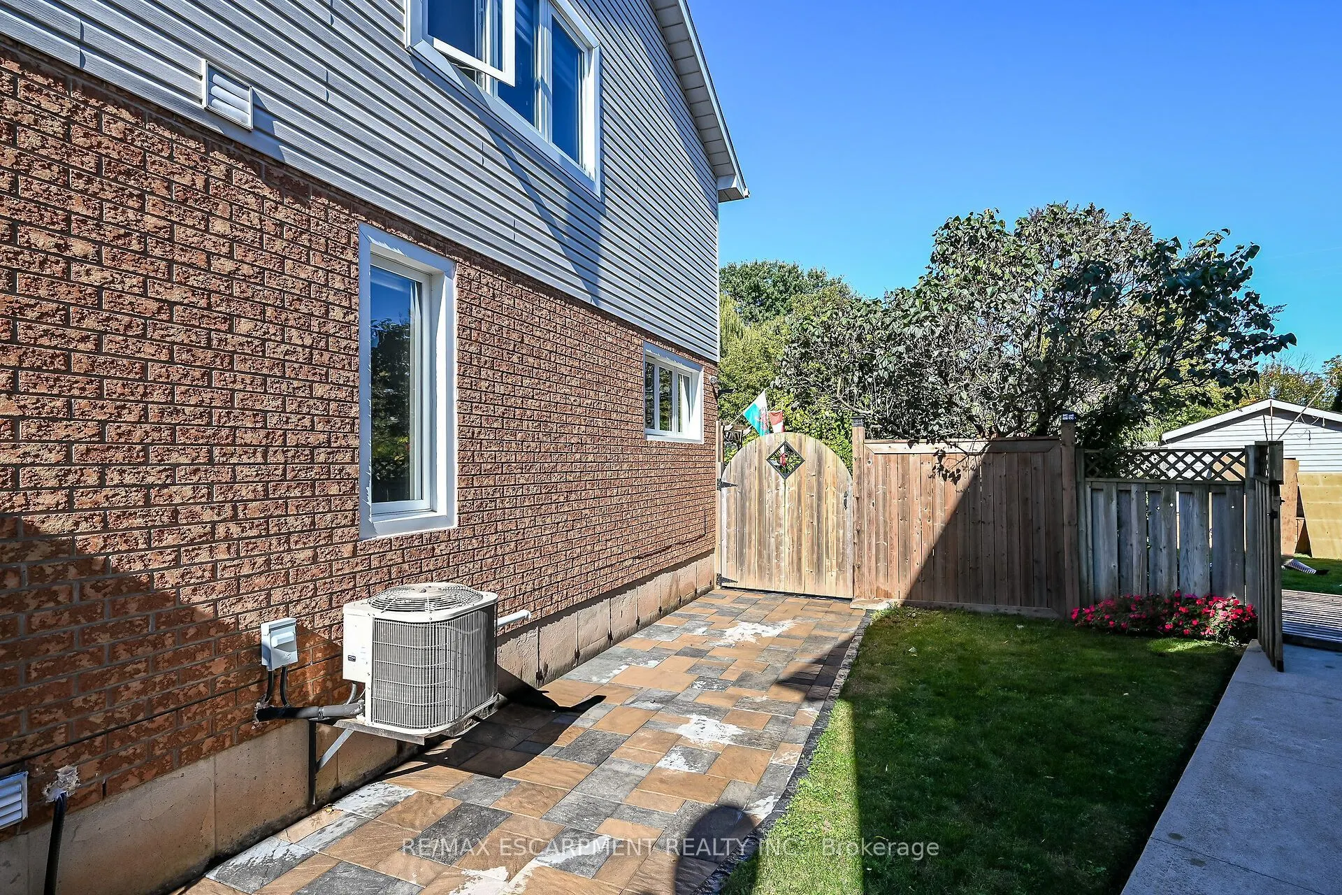 4377 Beverley Crescent