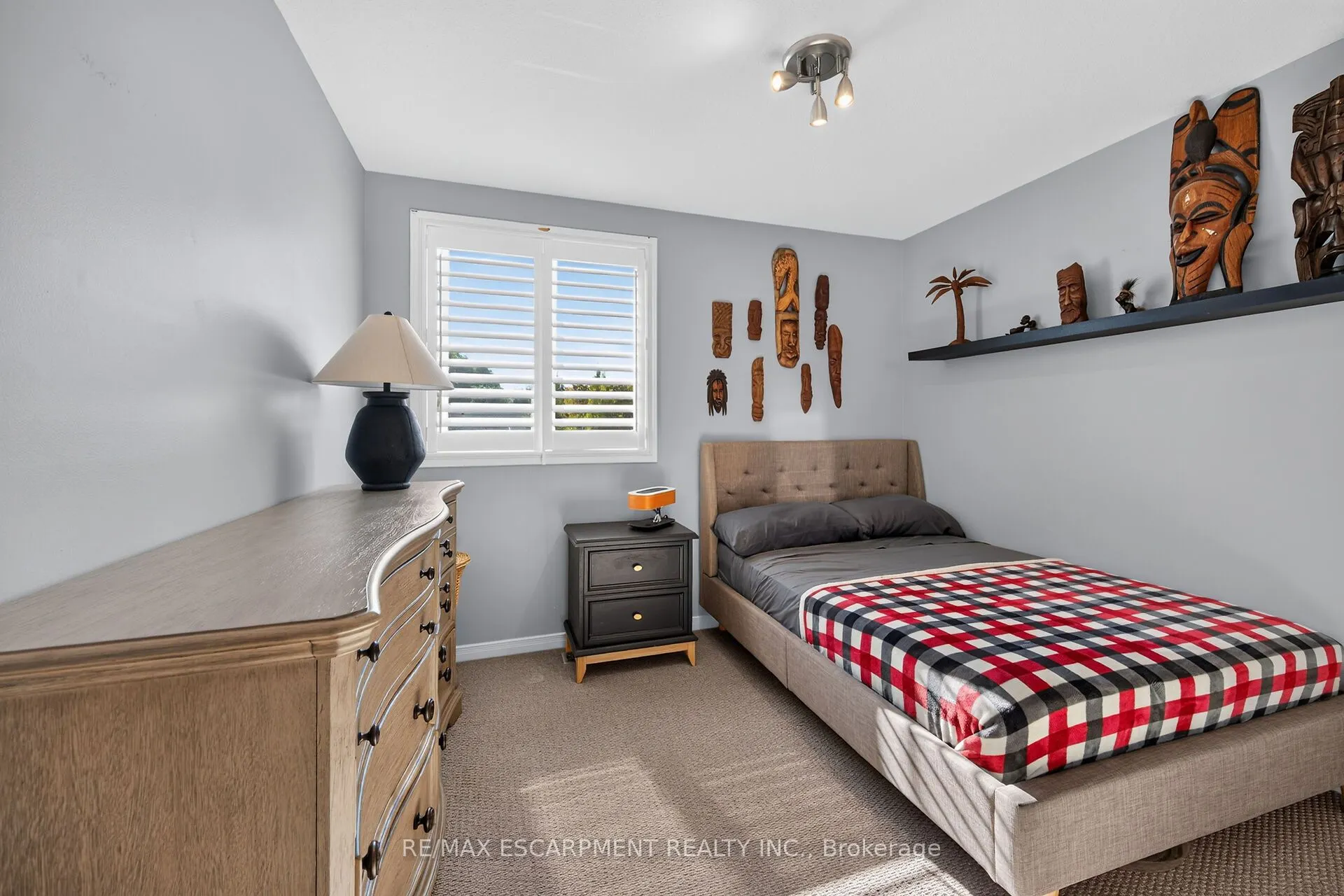 4377 Beverley Crescent