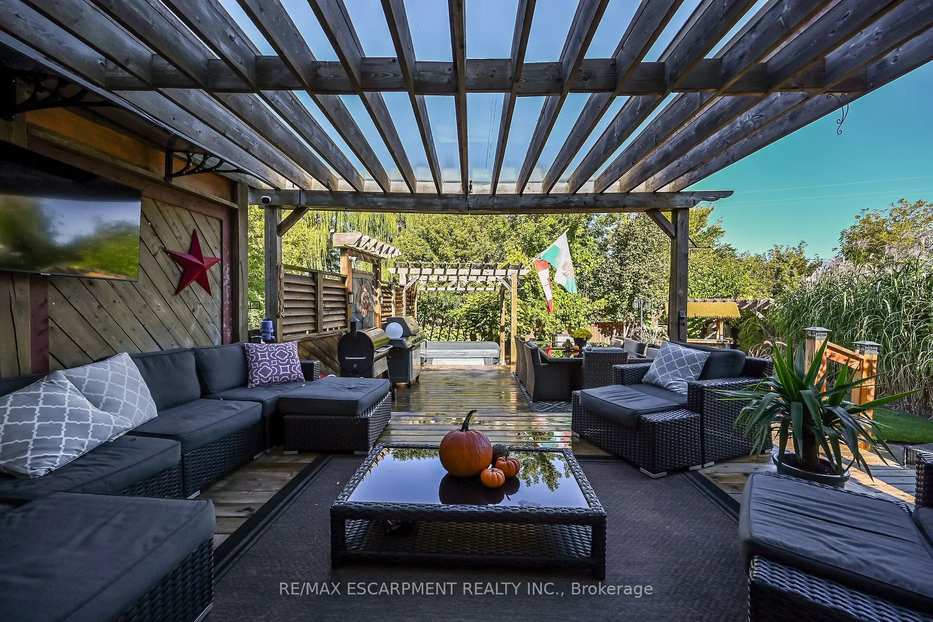 4377 Beverley Crescent