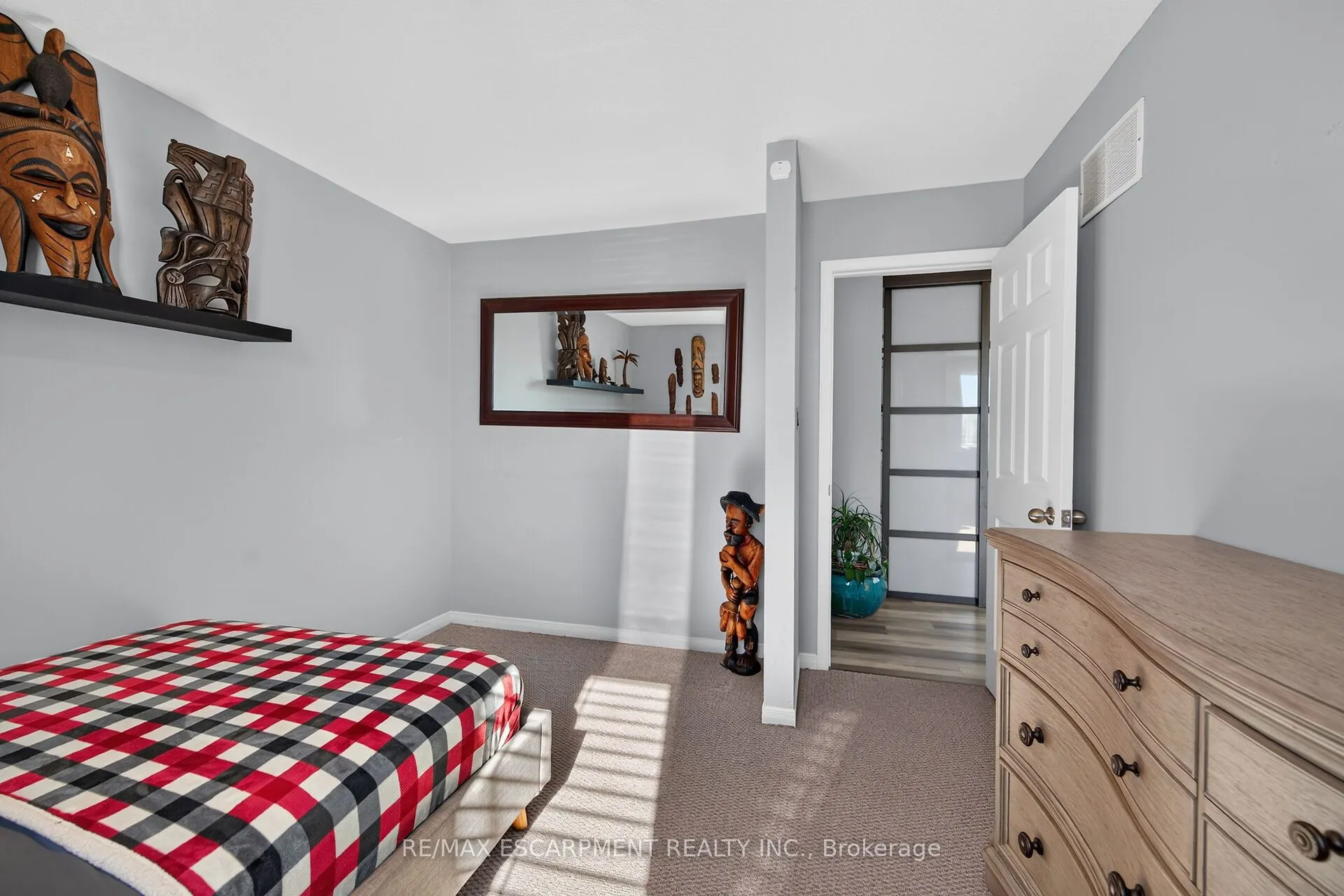 4377 Beverley Crescent