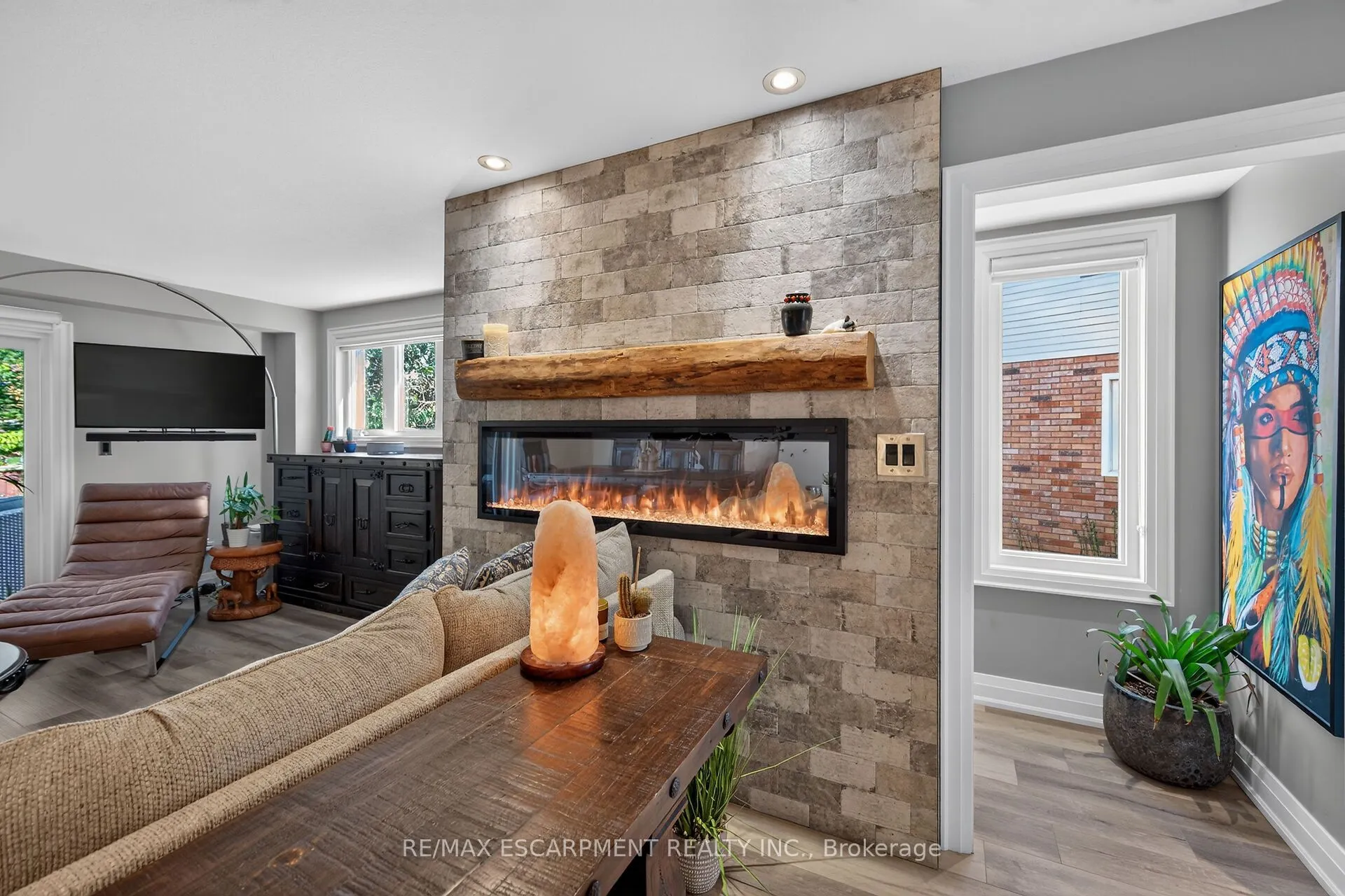 4377 Beverley Crescent