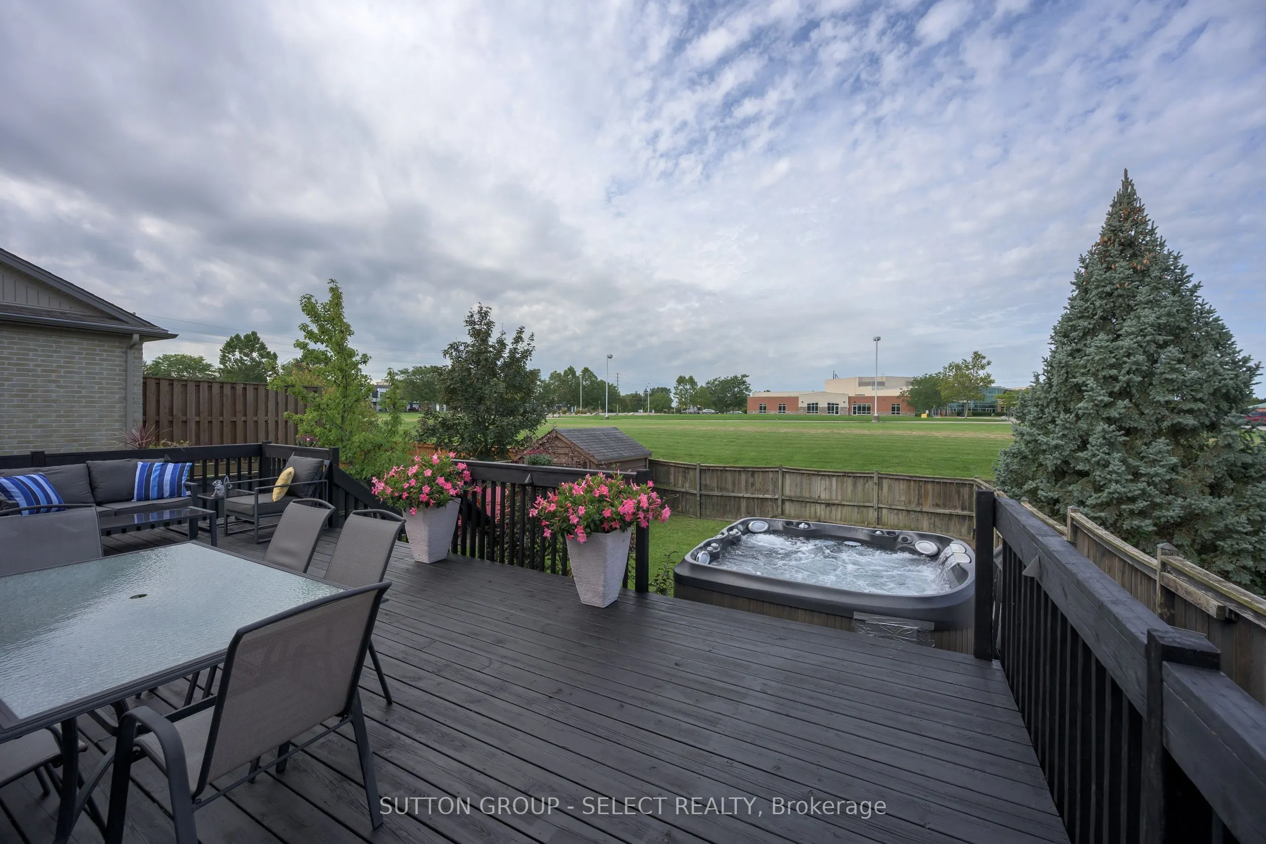 1706 Bayswater Crescent