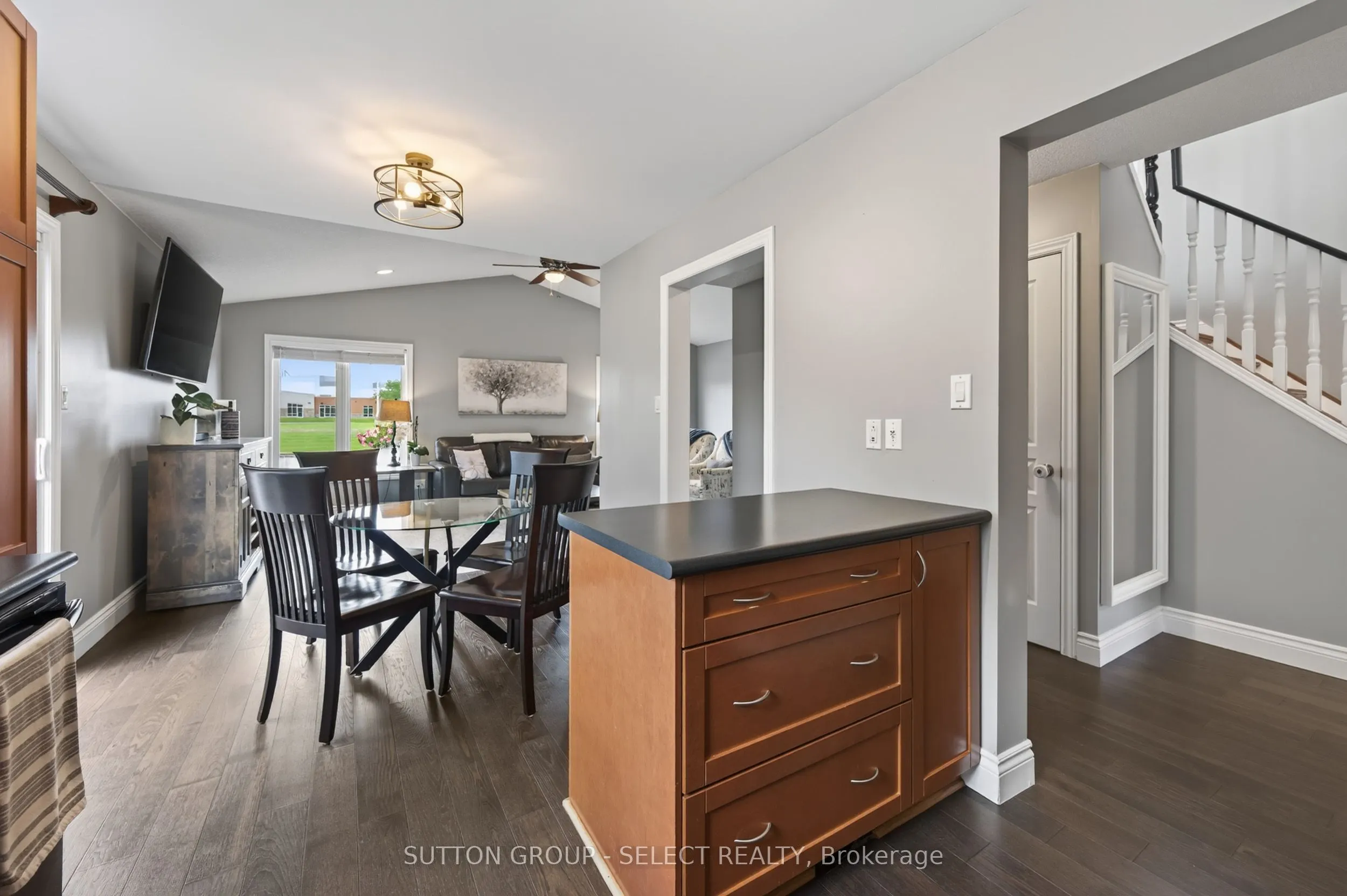1706 Bayswater Crescent