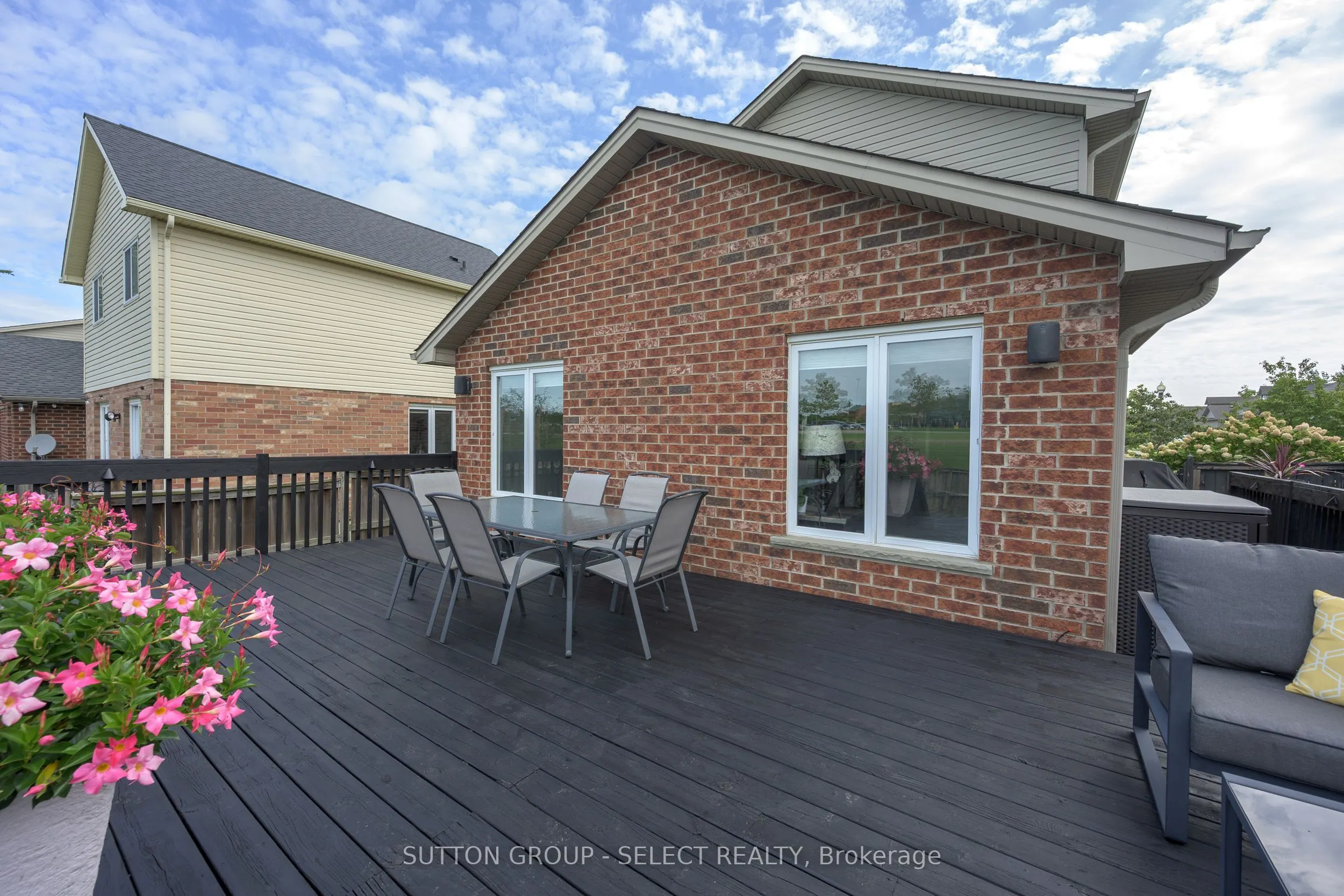 1706 Bayswater Crescent
