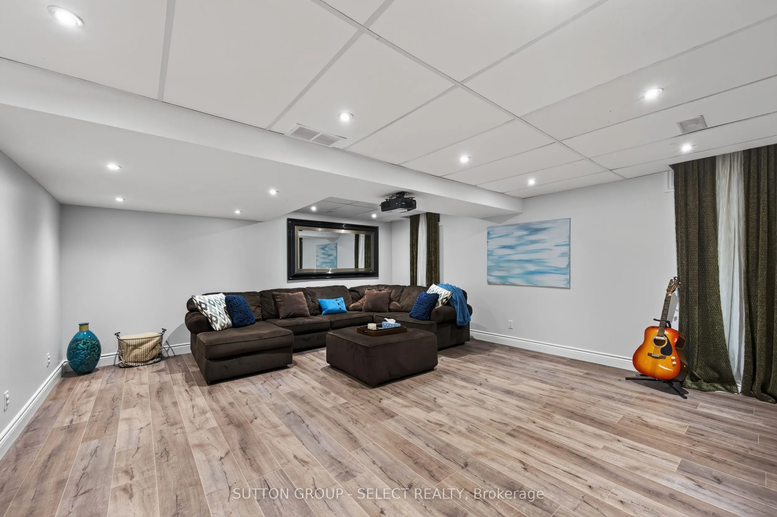 1706 Bayswater Crescent