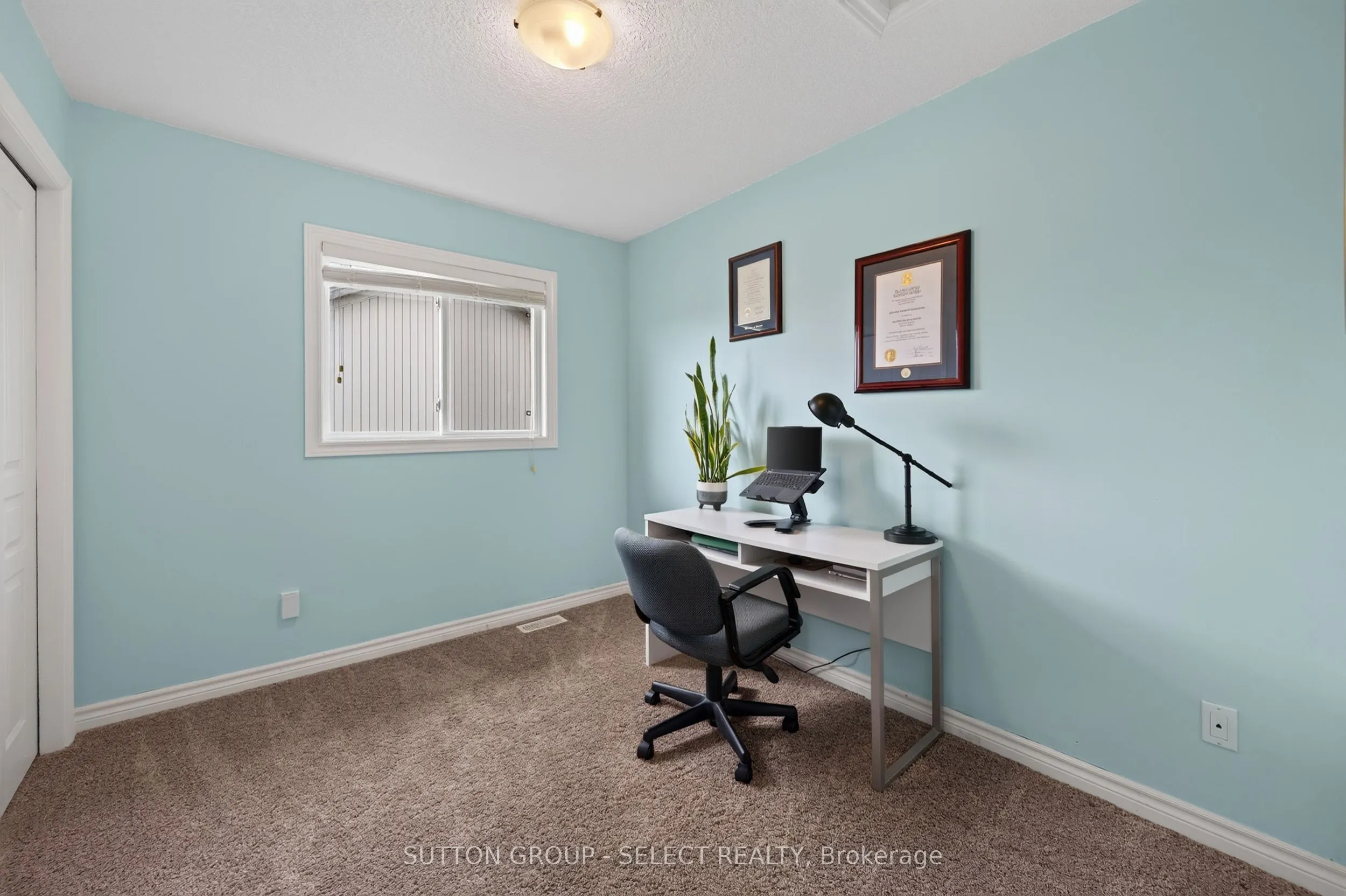 1706 Bayswater Crescent