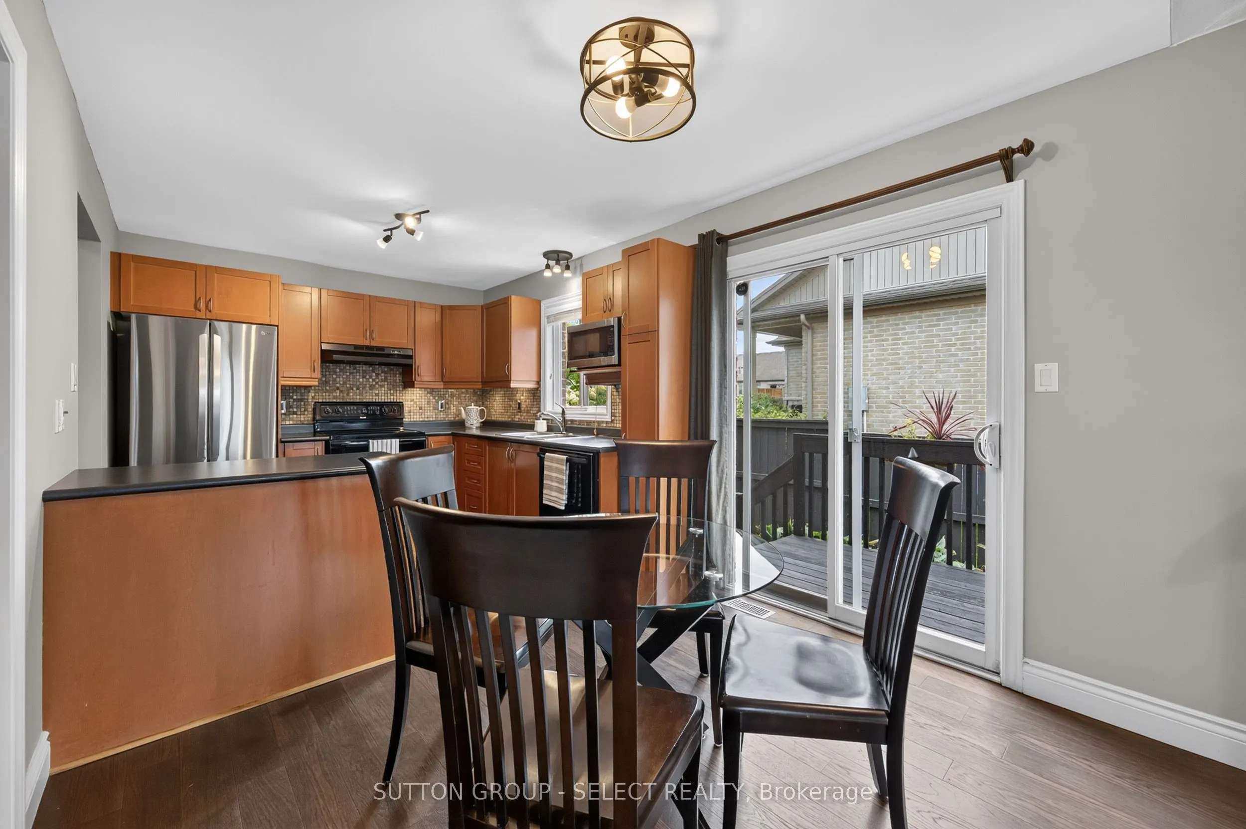 1706 Bayswater Crescent