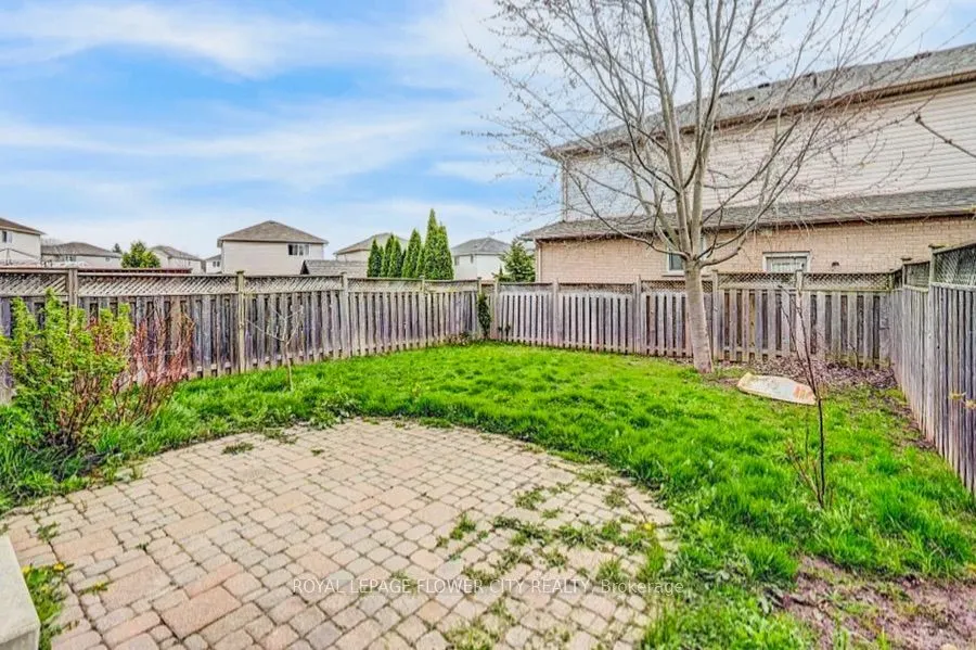 419 Tealby Crescent