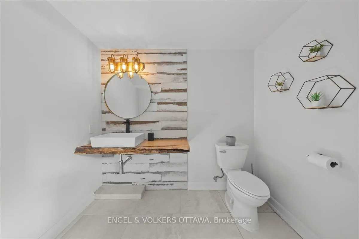 348 St-Tropez Street