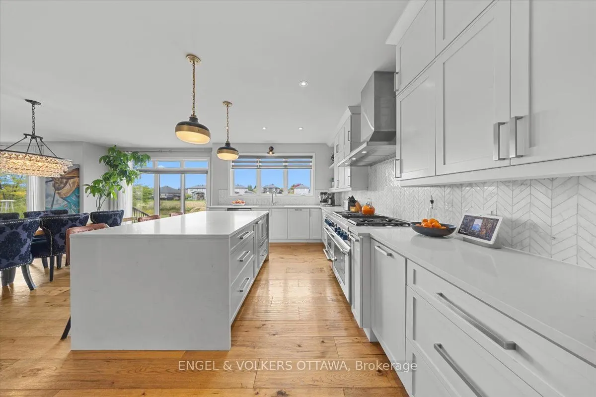 348 St-Tropez Street