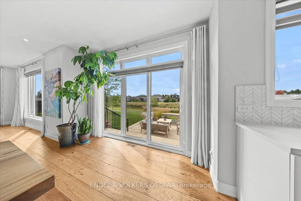 348 St-Tropez Street