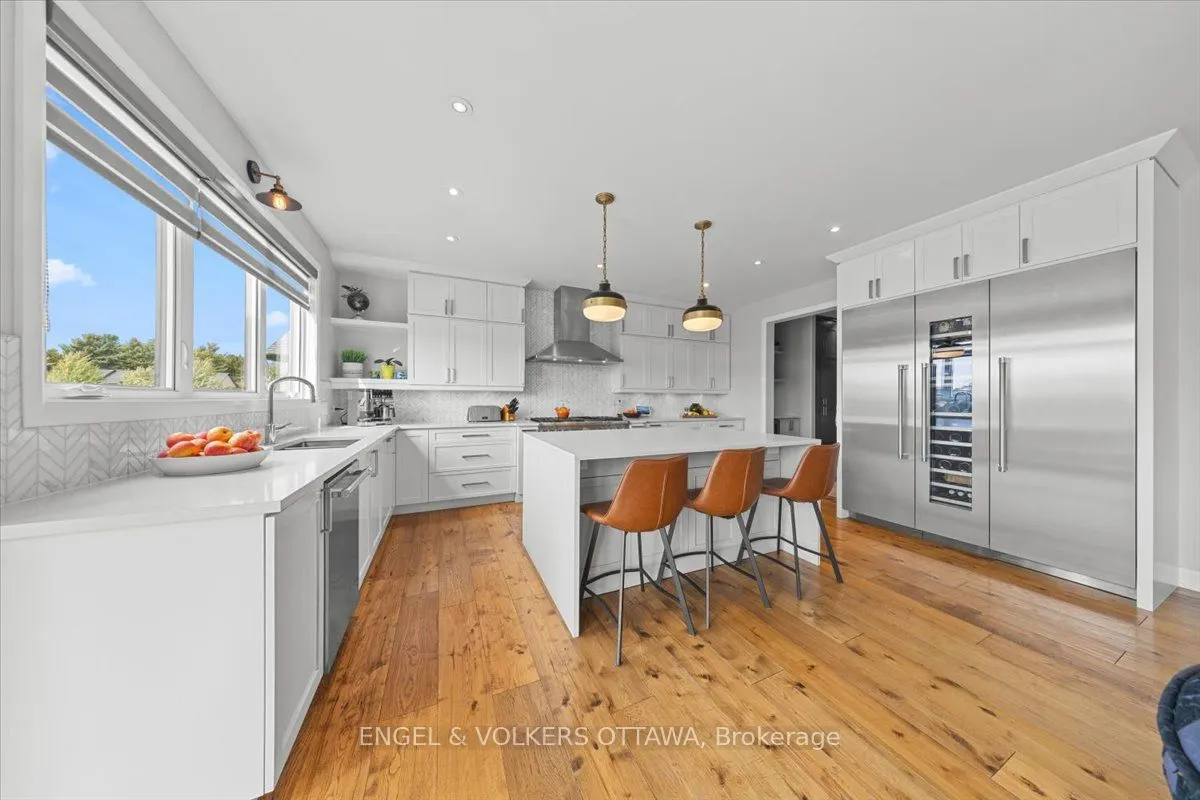 348 St-Tropez Street