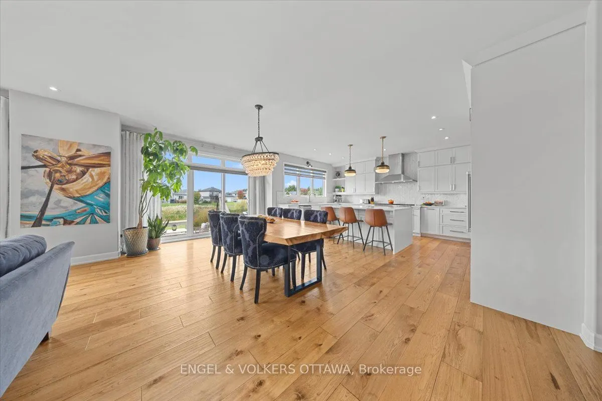 348 St-Tropez Street