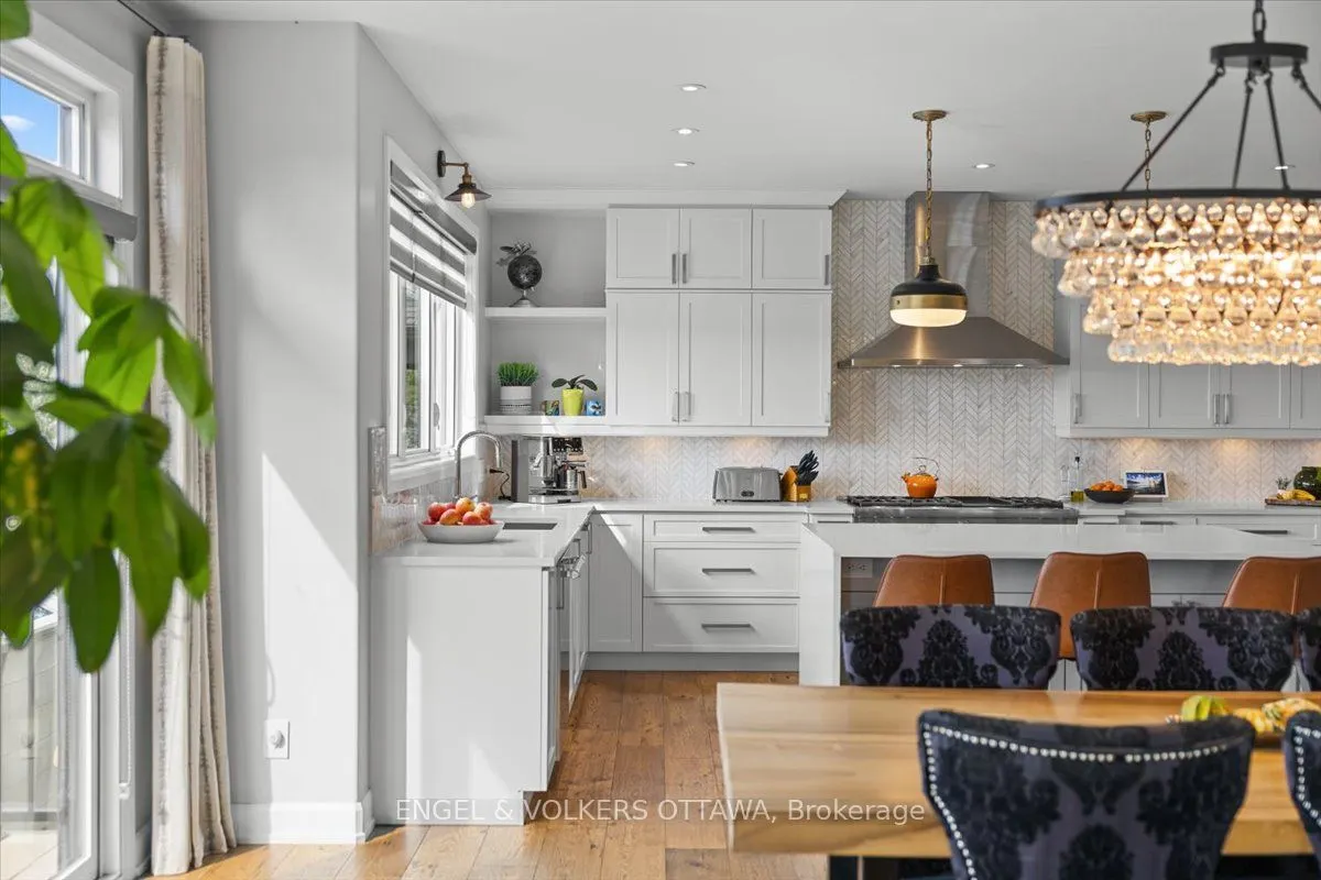 348 St-Tropez Street
