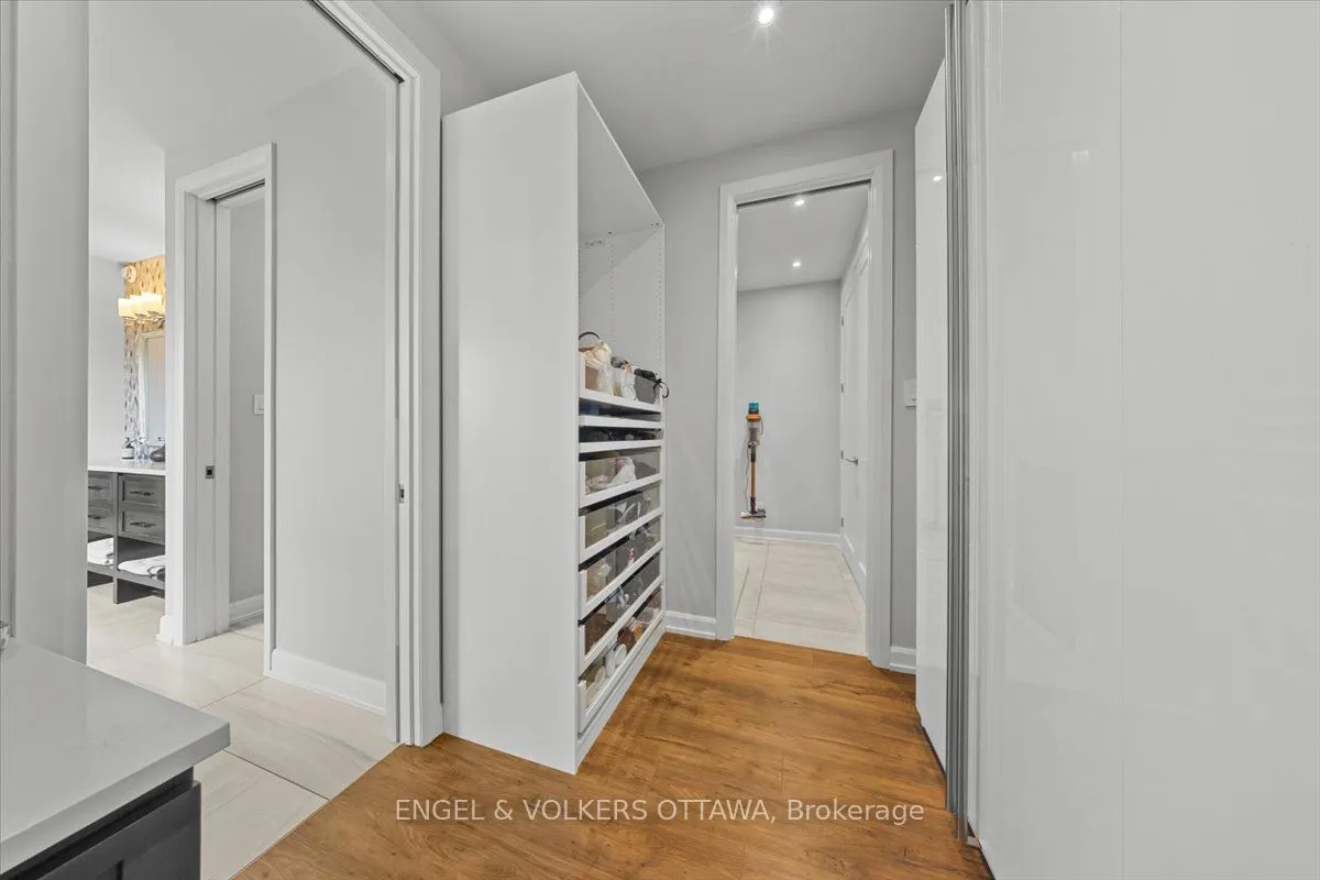 348 St-Tropez Street