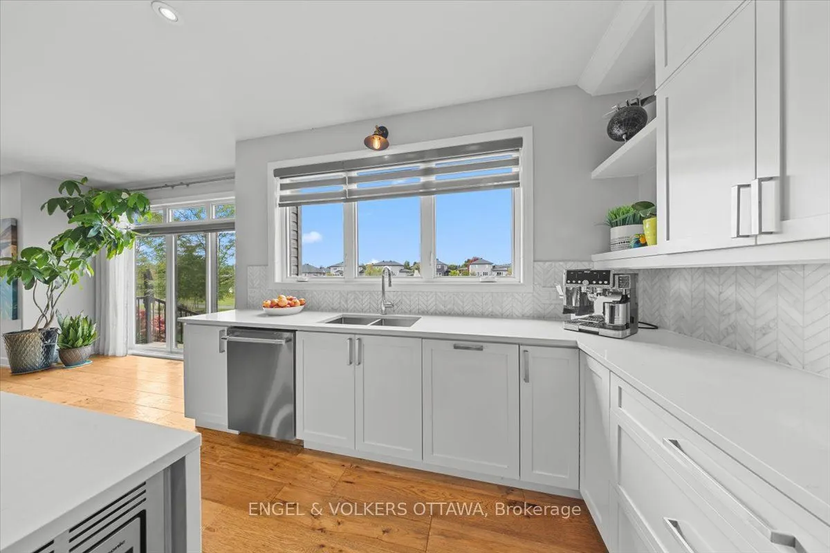 348 St-Tropez Street