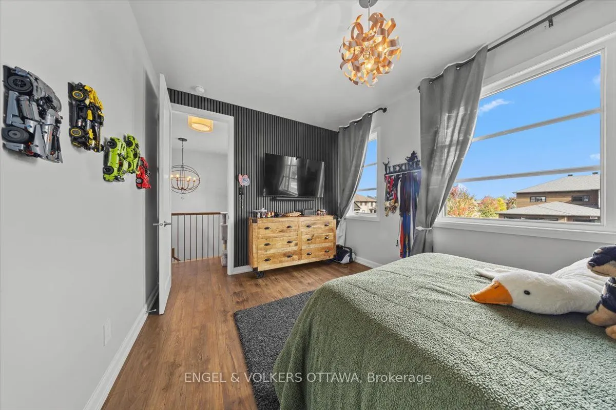348 St-Tropez Street