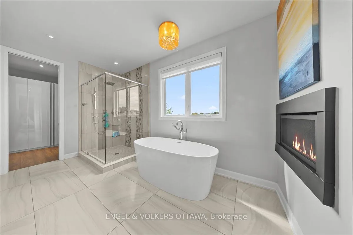 348 St-Tropez Street