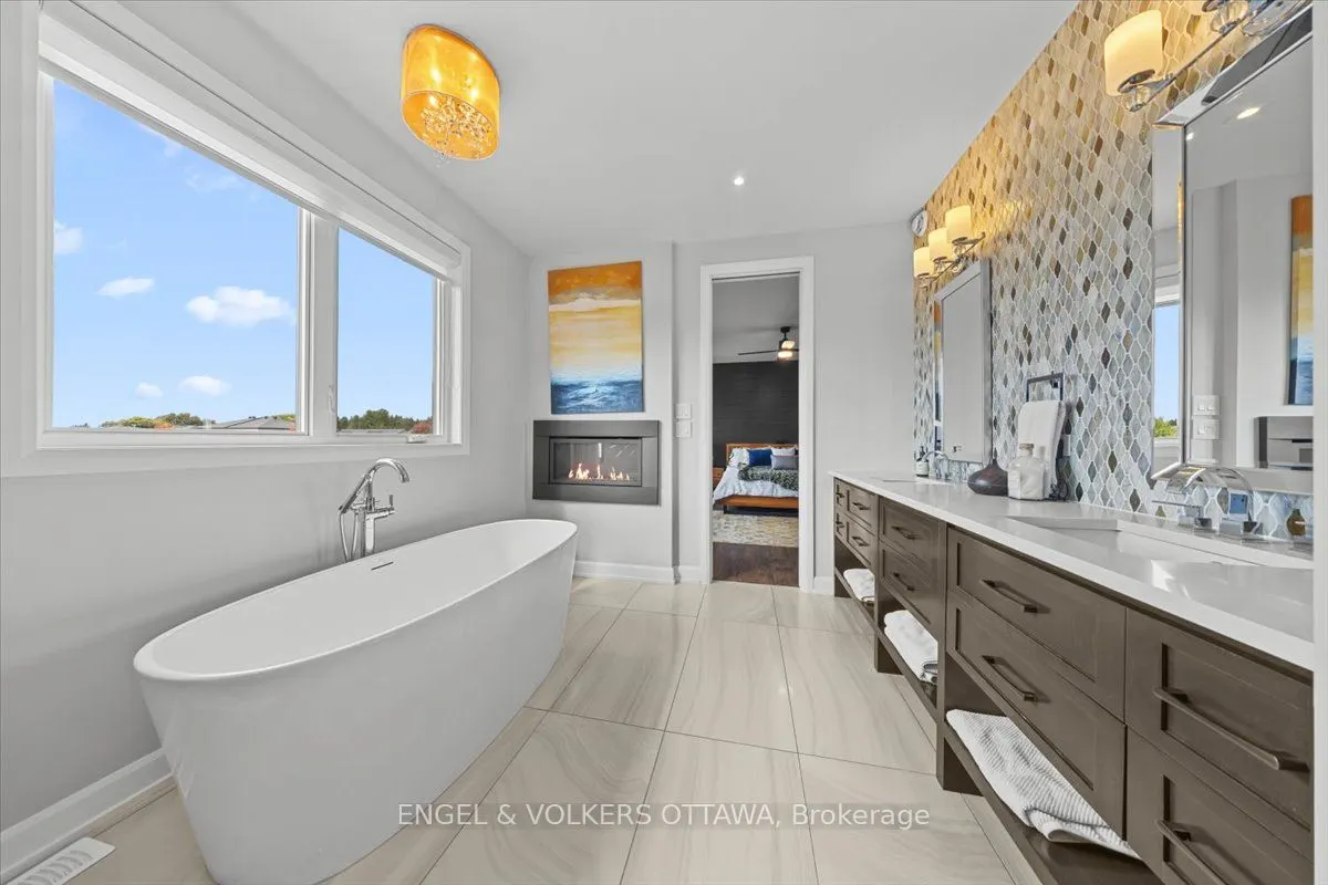 348 St-Tropez Street