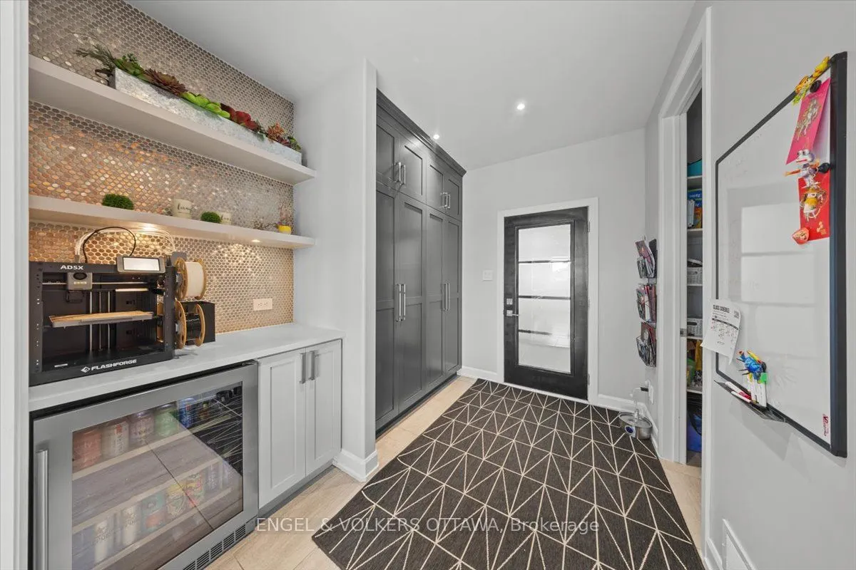 348 St-Tropez Street