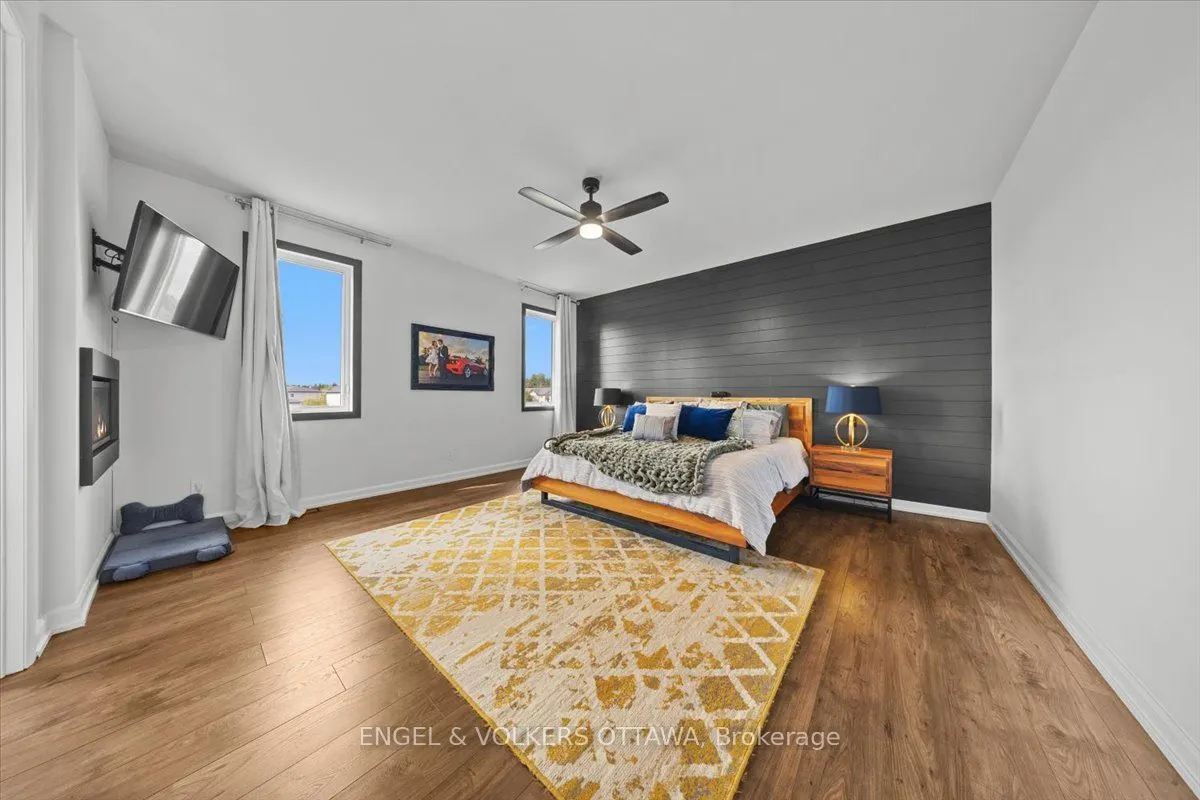 348 St-Tropez Street