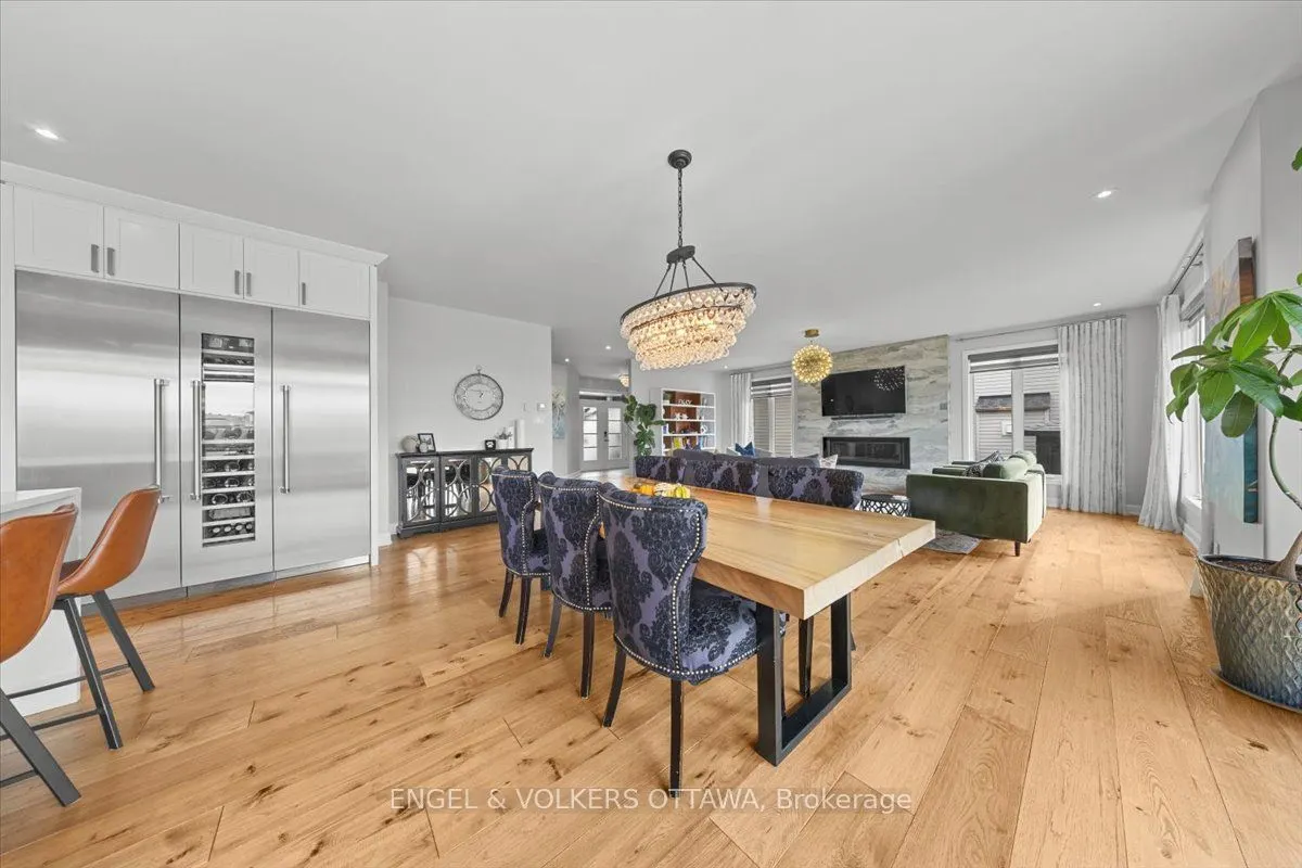 348 St-Tropez Street