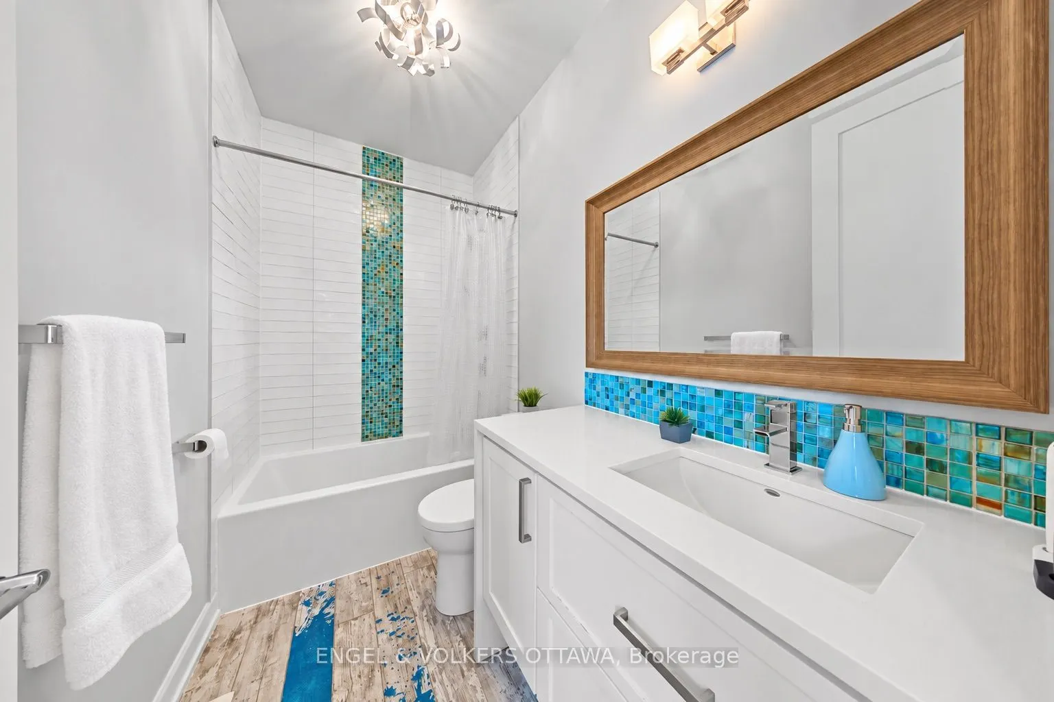 348 St-Tropez Street