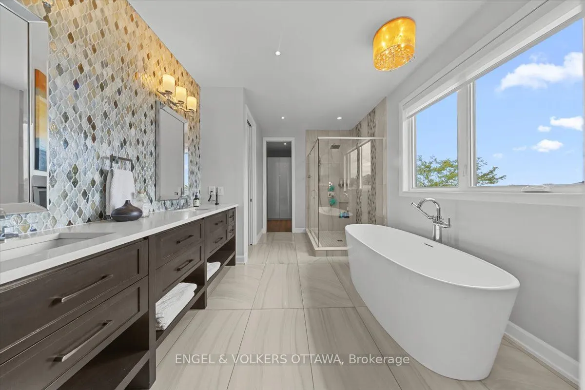 348 St-Tropez Street