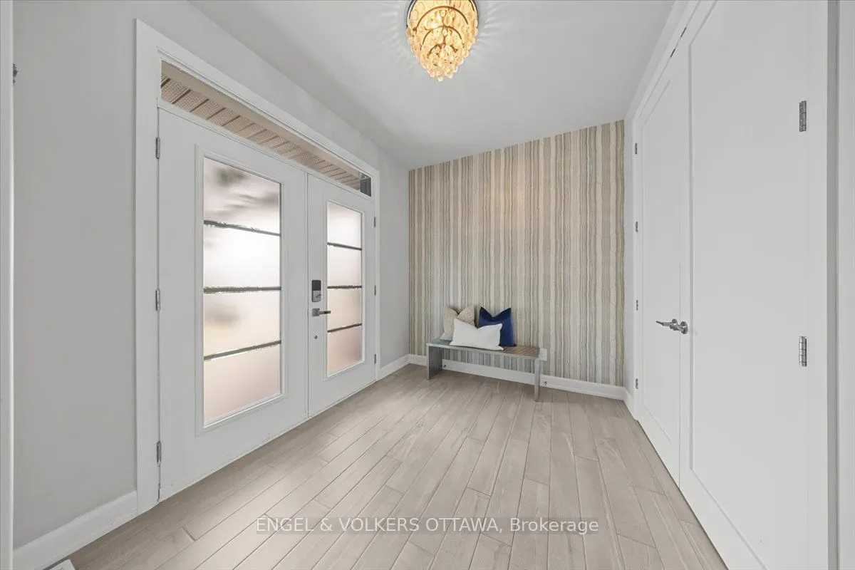 348 St-Tropez Street